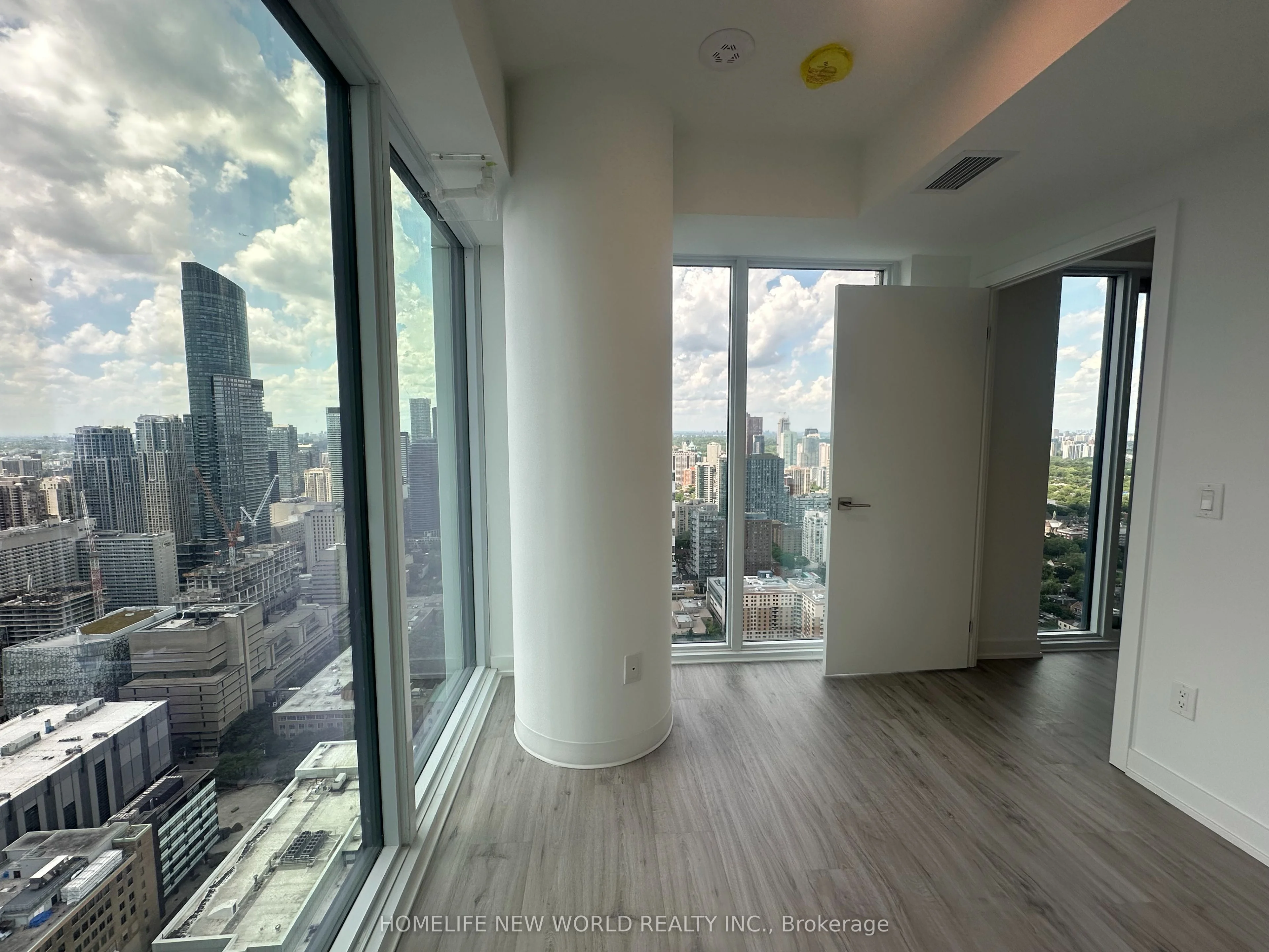 252 Chuch Street 5503, Toronto C01, ON M5B 0E6
