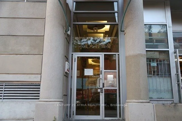 8 Oxford Street 205, Toronto C01, ON M5T 1N9