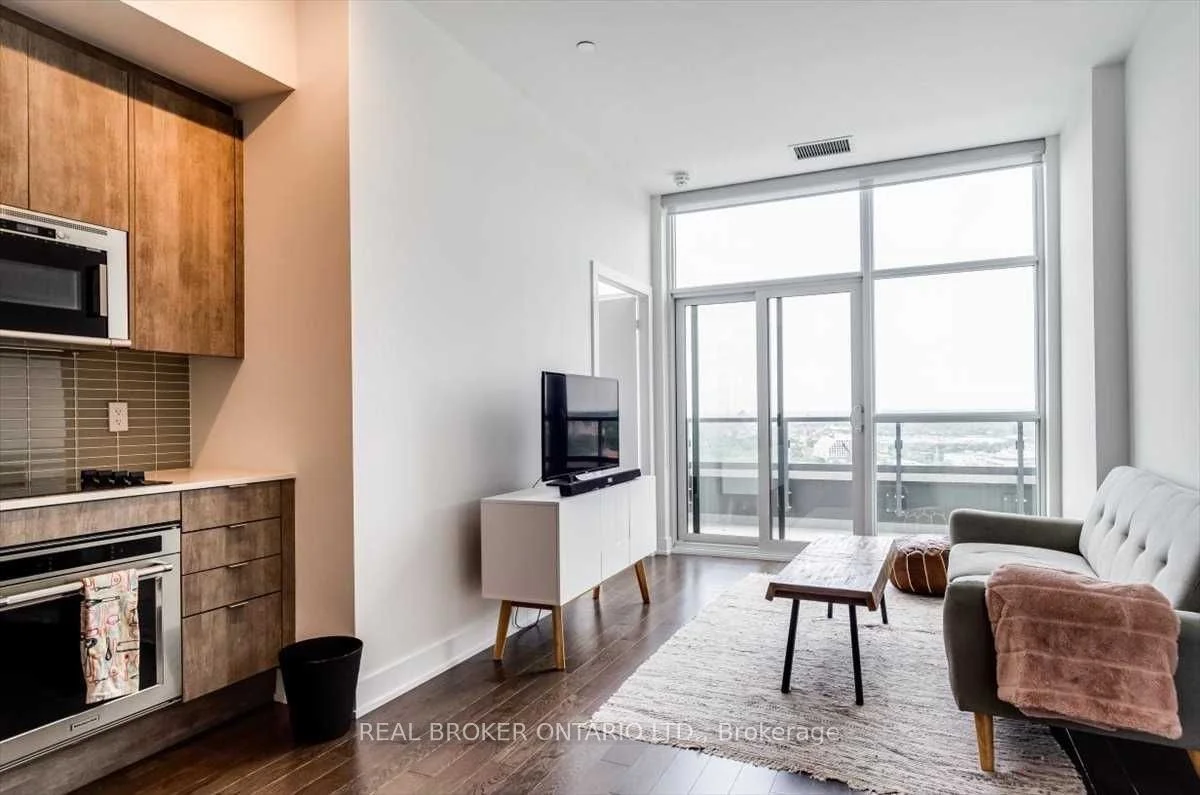 181 Bedford Road 2501, Toronto C02, ON M5R 0C2