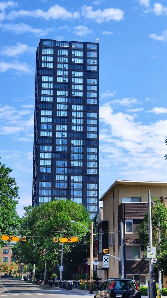 203 College Street 2004, Toronto C01, ON M5T 1P9
