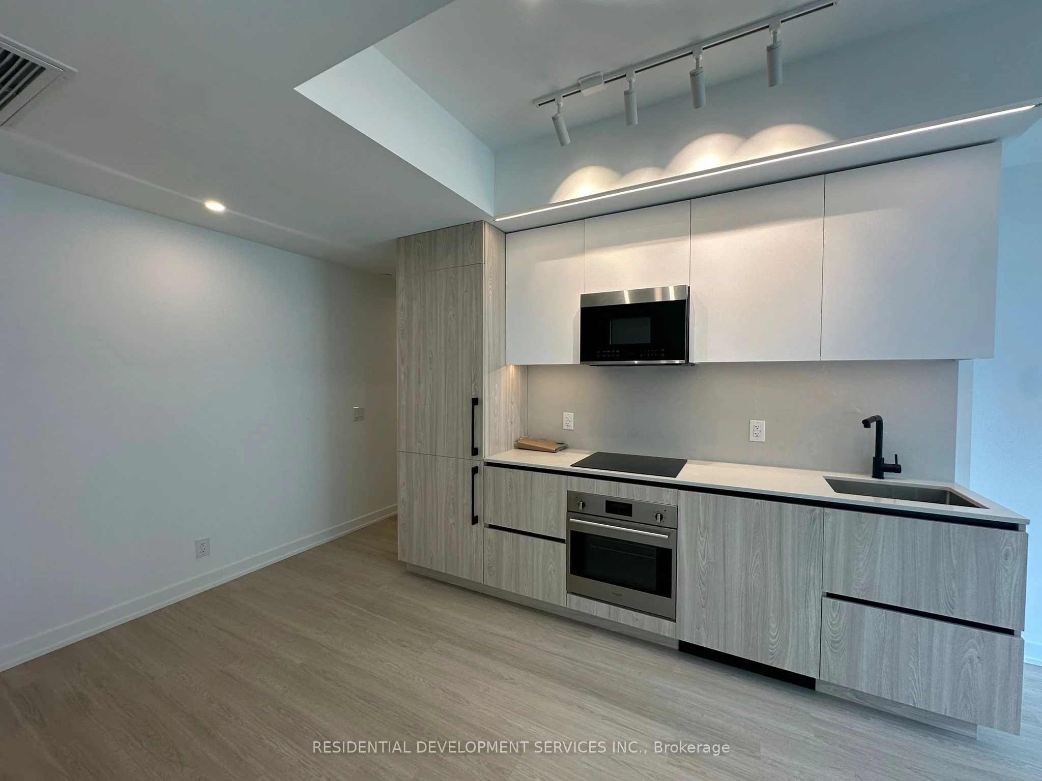 699 Sheppard Avenue E 205, Toronto C15, ON M2K 2P9