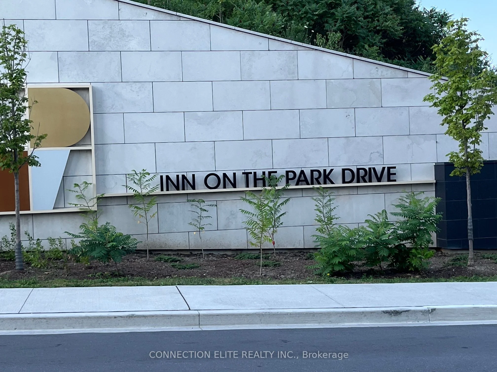 30 Inn On The Park Drive W 1310, Toronto C13, ON M3C 0P7