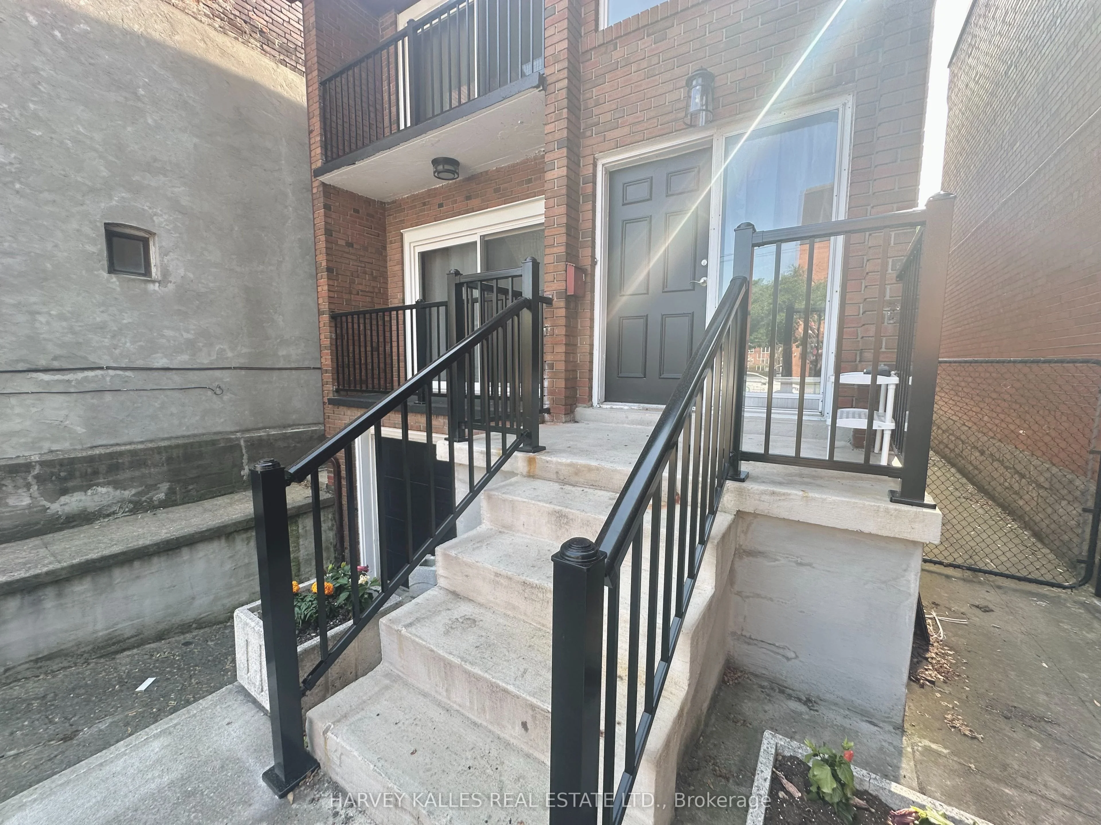 58 Ryerson Avenue MAIN floor, Toronto C01, ON M5T 1B5
