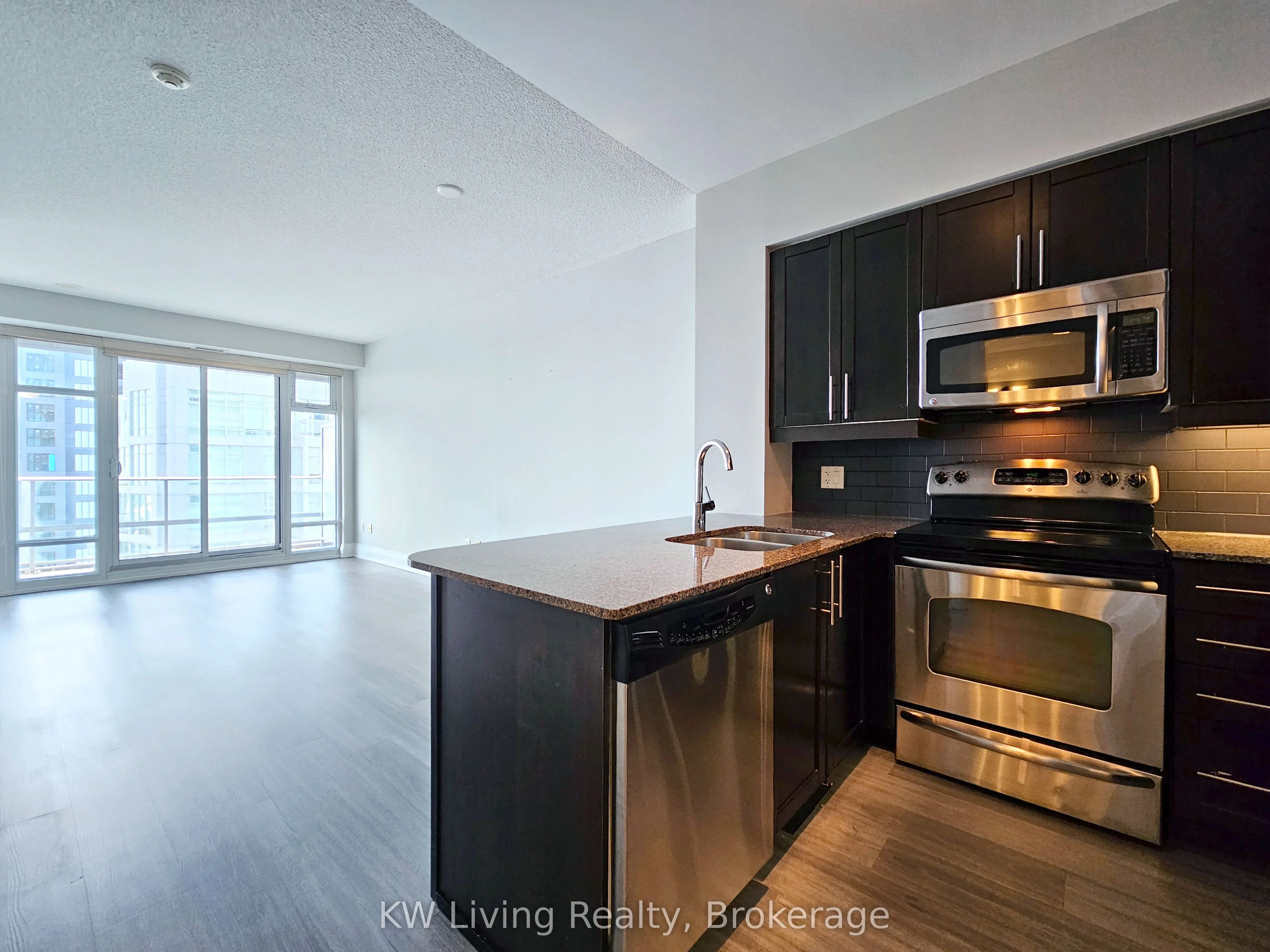 2191 Yonge Street 3903, Toronto C10, ON M4S 3H8