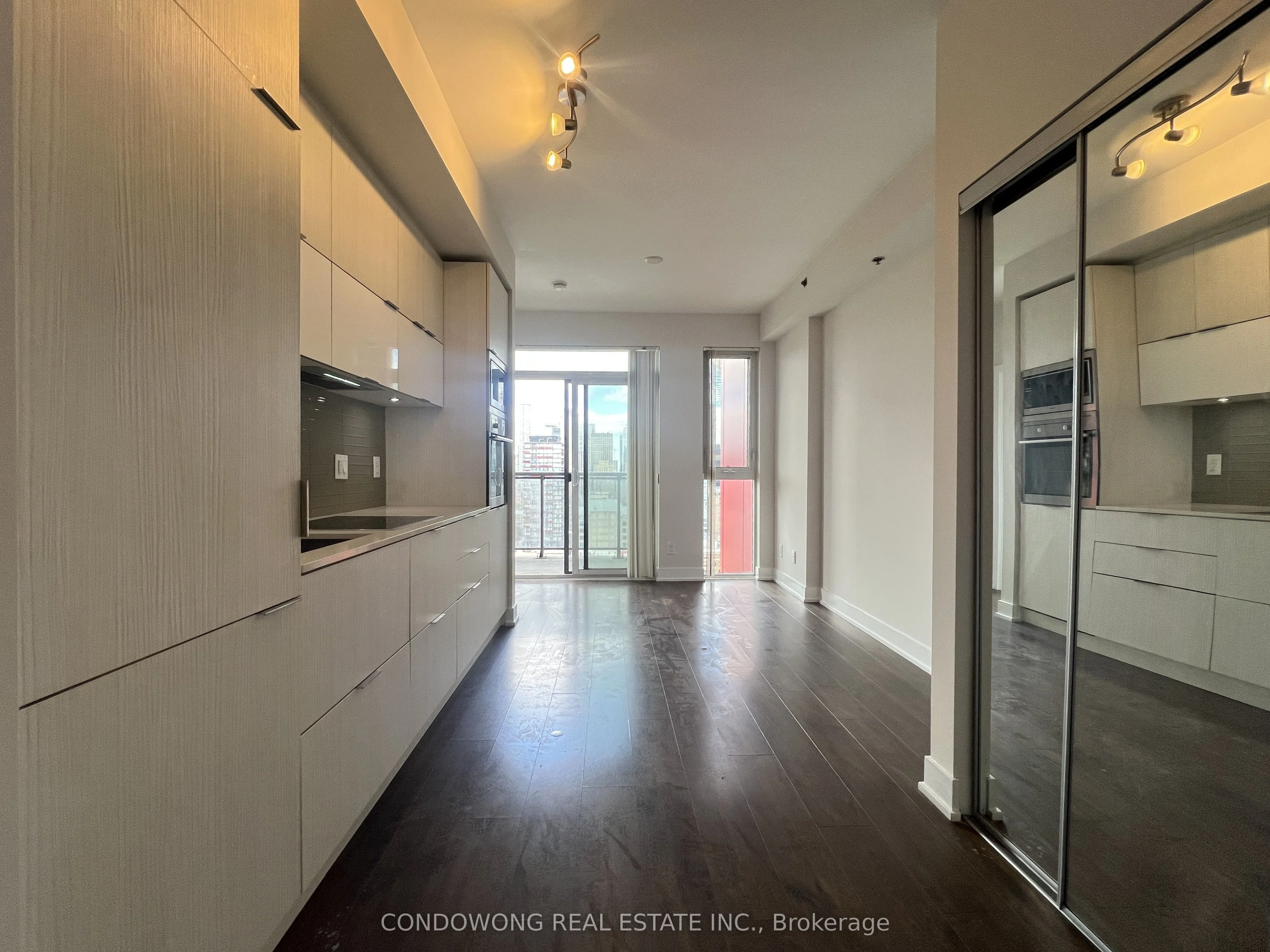318 Richmond Street W 2104, Toronto C01, ON M5V 1X2