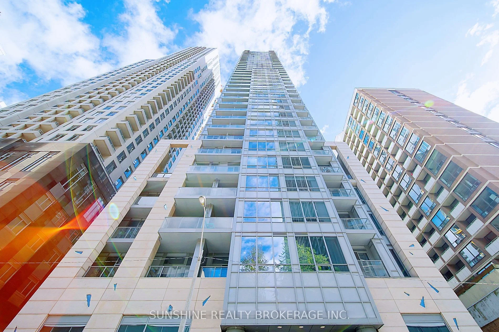 21 Balmuto Street 1603, Toronto C01, On M4y 1w4