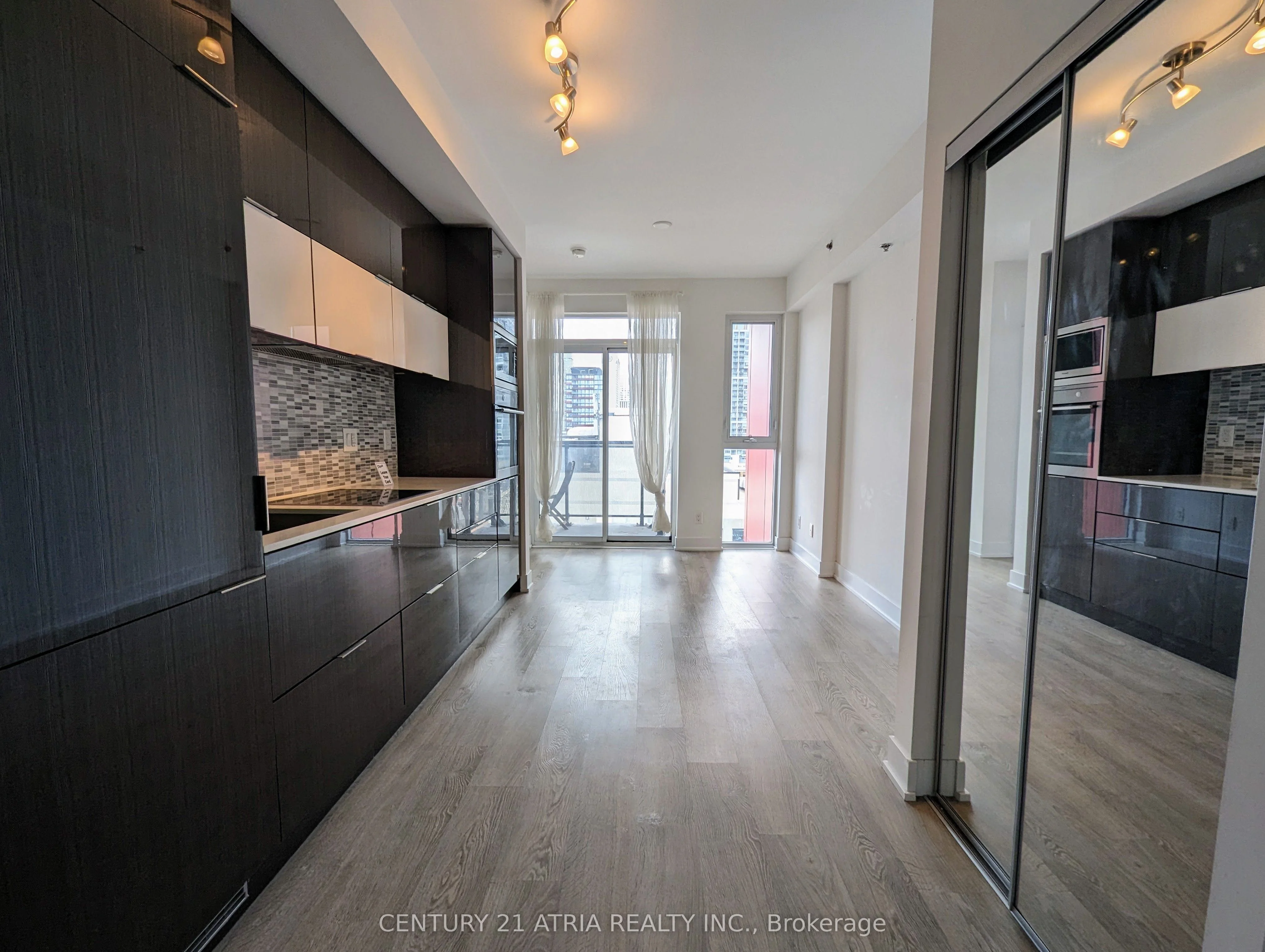 318 Richmond Street W 1404, Toronto C01, ON M5V 0B4
