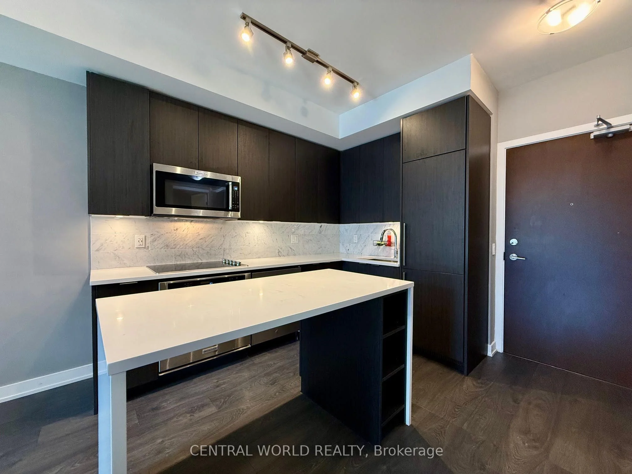 38 Iannuzzi Street 608, Toronto C01, ON M5V 0S2