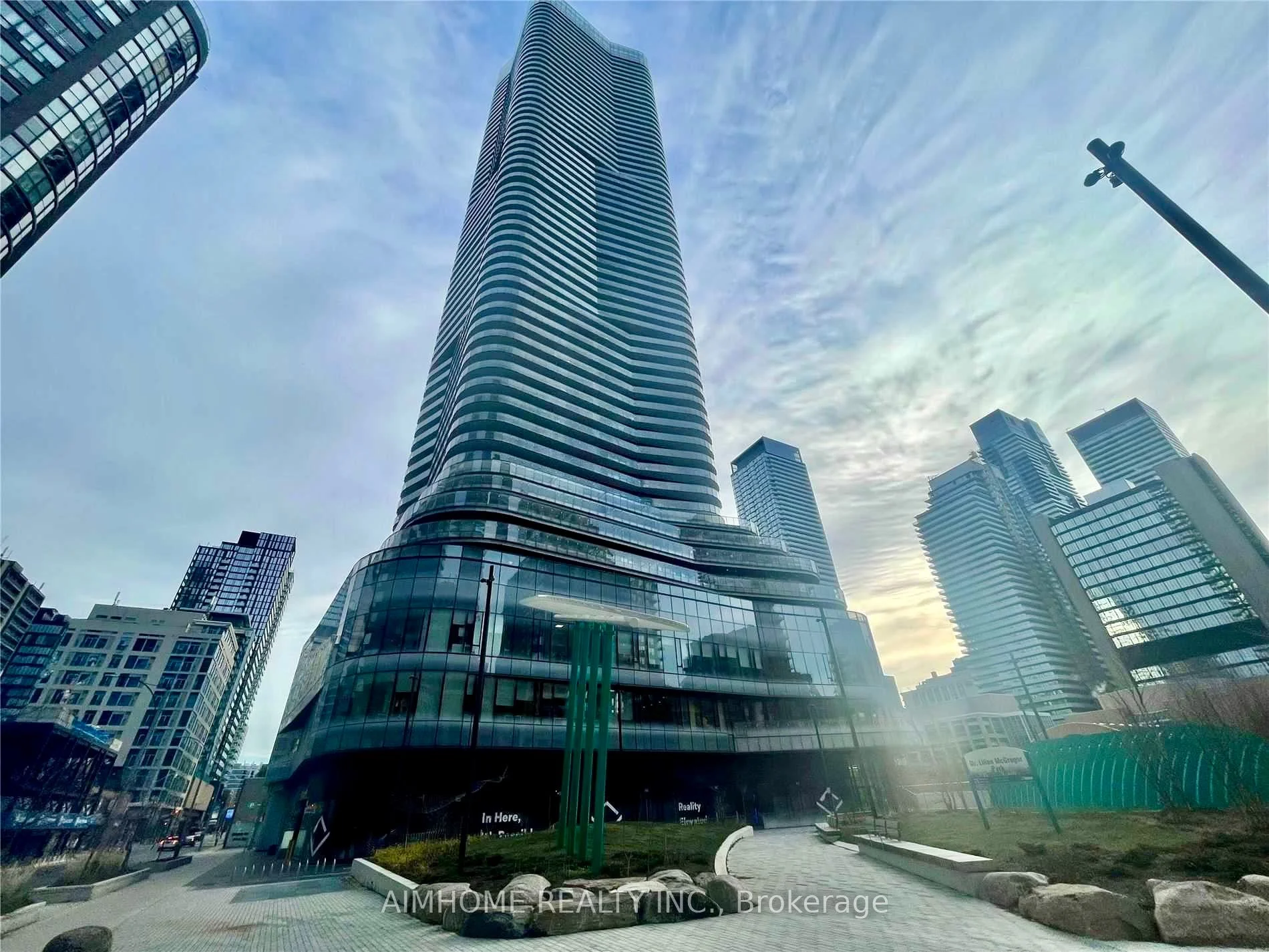 11 Wellesley Street W 2704, Toronto C01, ON M4Y 0G4