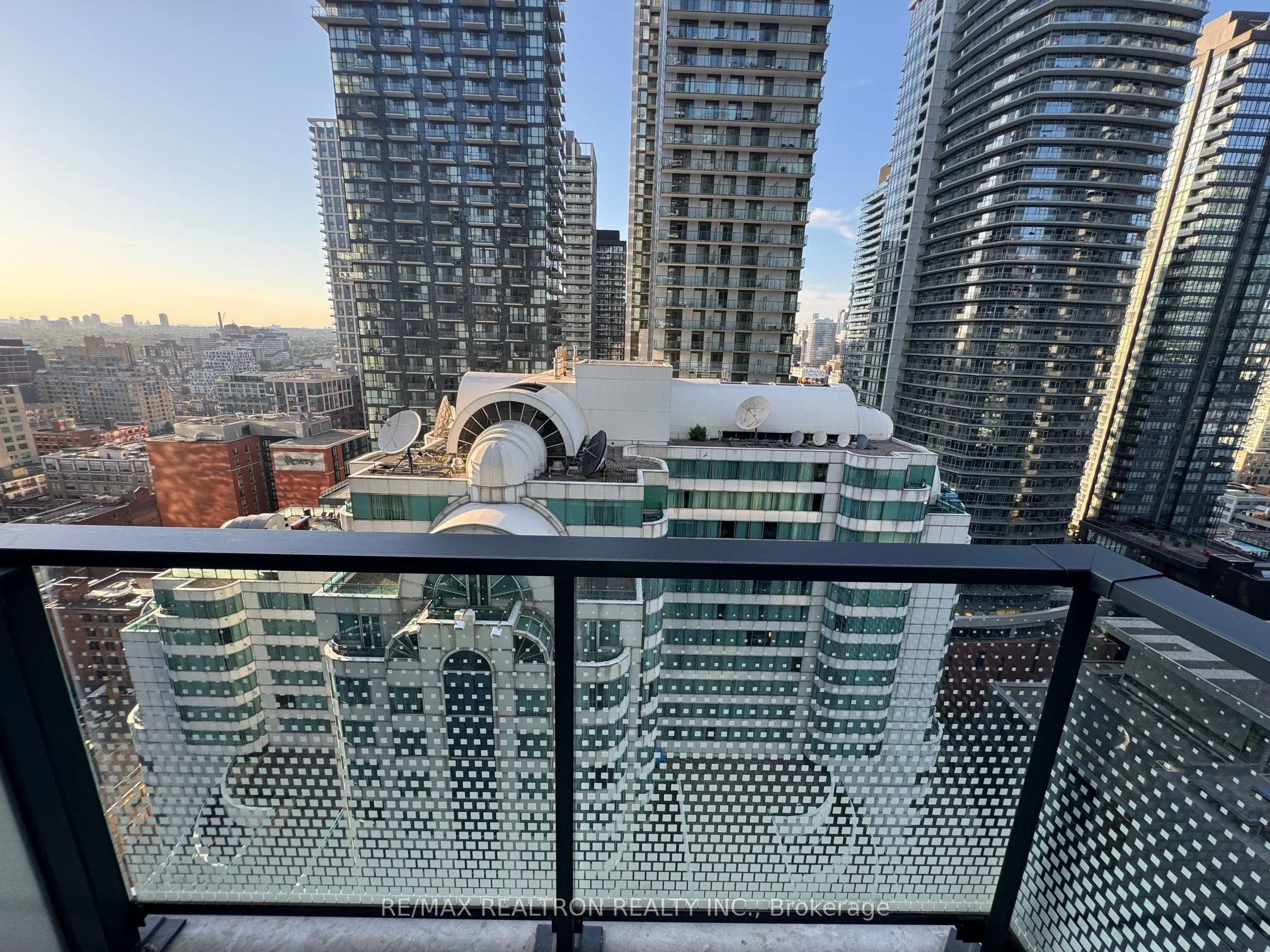 125 Blue Jays Way #2807, Toronto C01, ON M5V 0N5