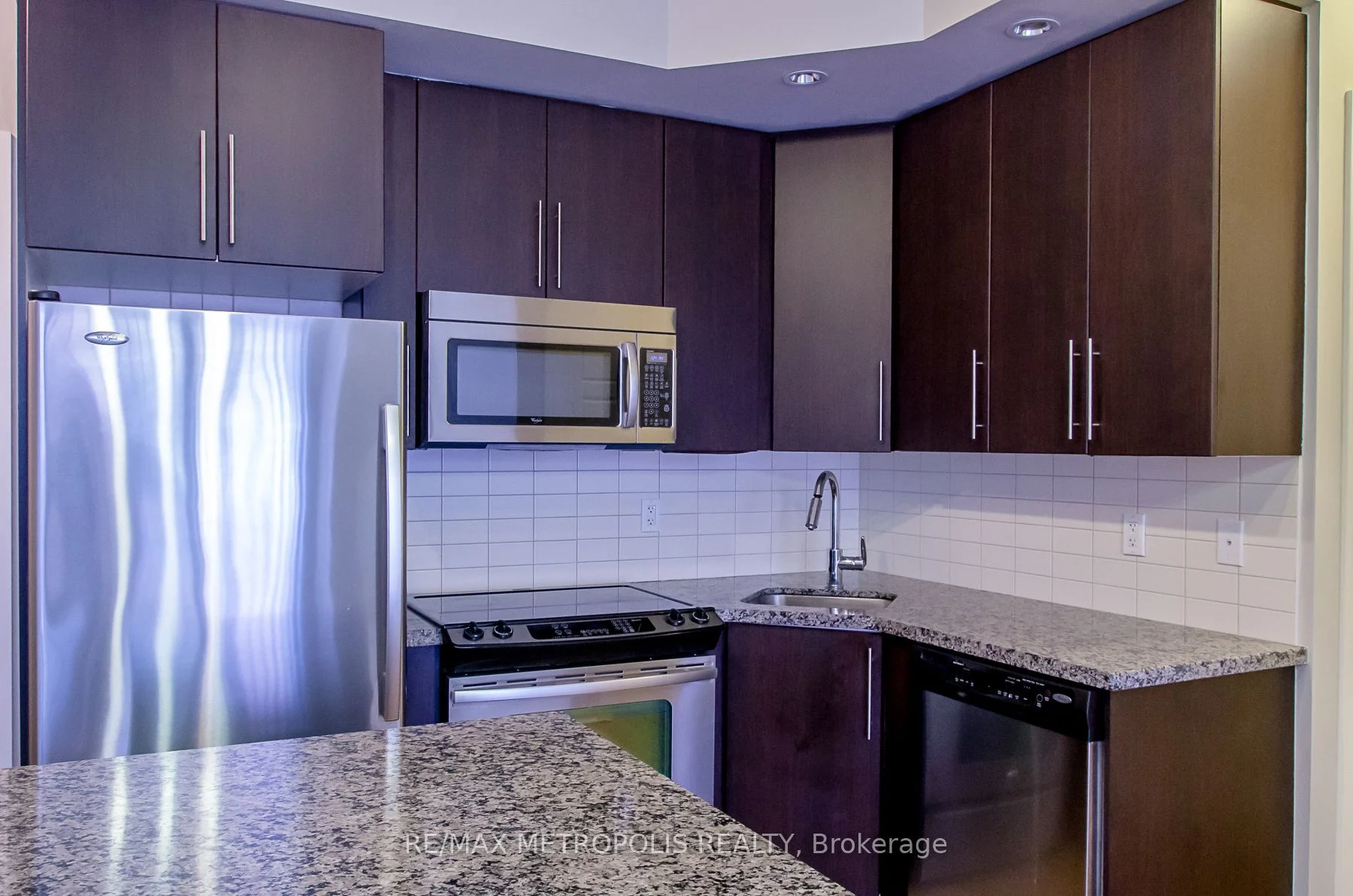 28 Linden Street 2501, Toronto C08, On M4y 0a4