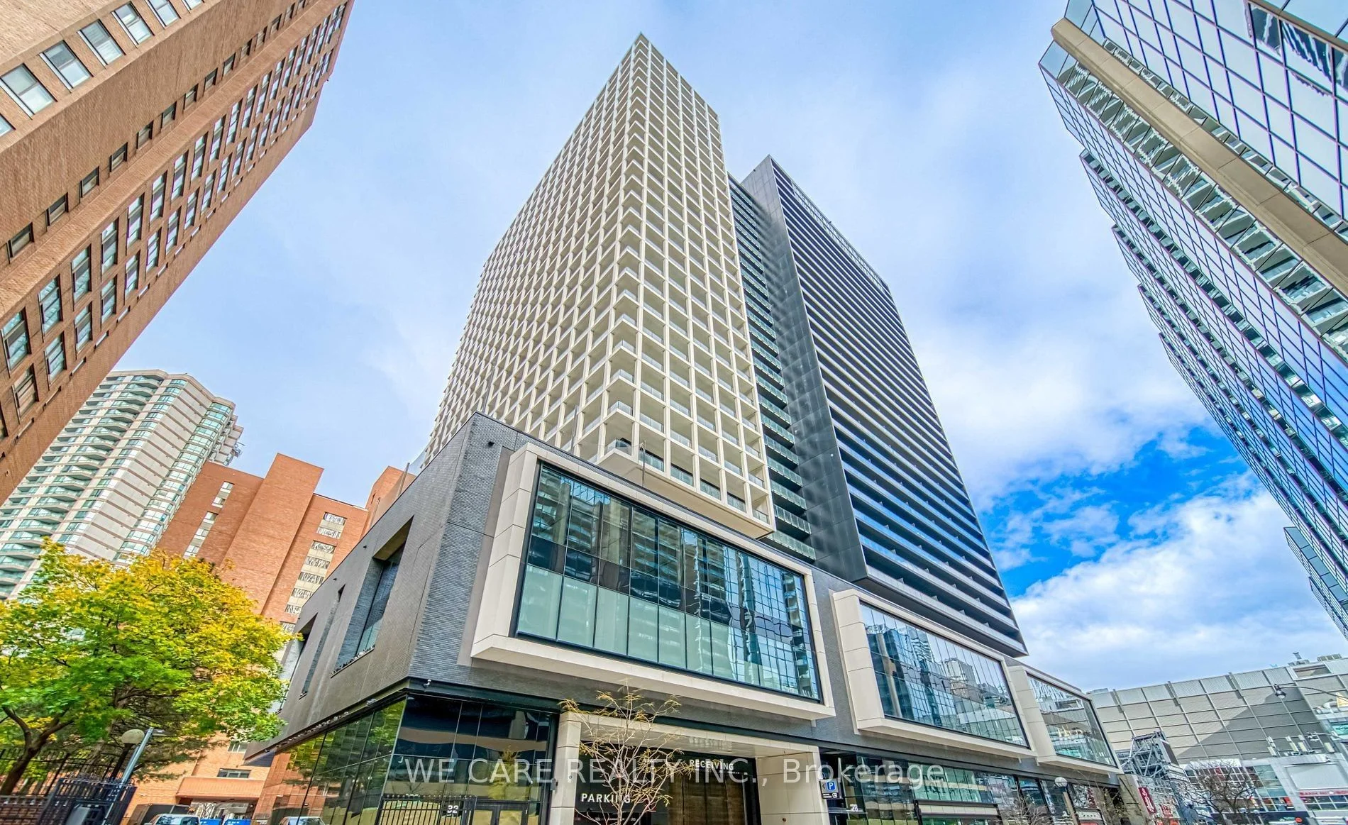 20 Edward Street 817, Toronto C01, ON M5G 0C5