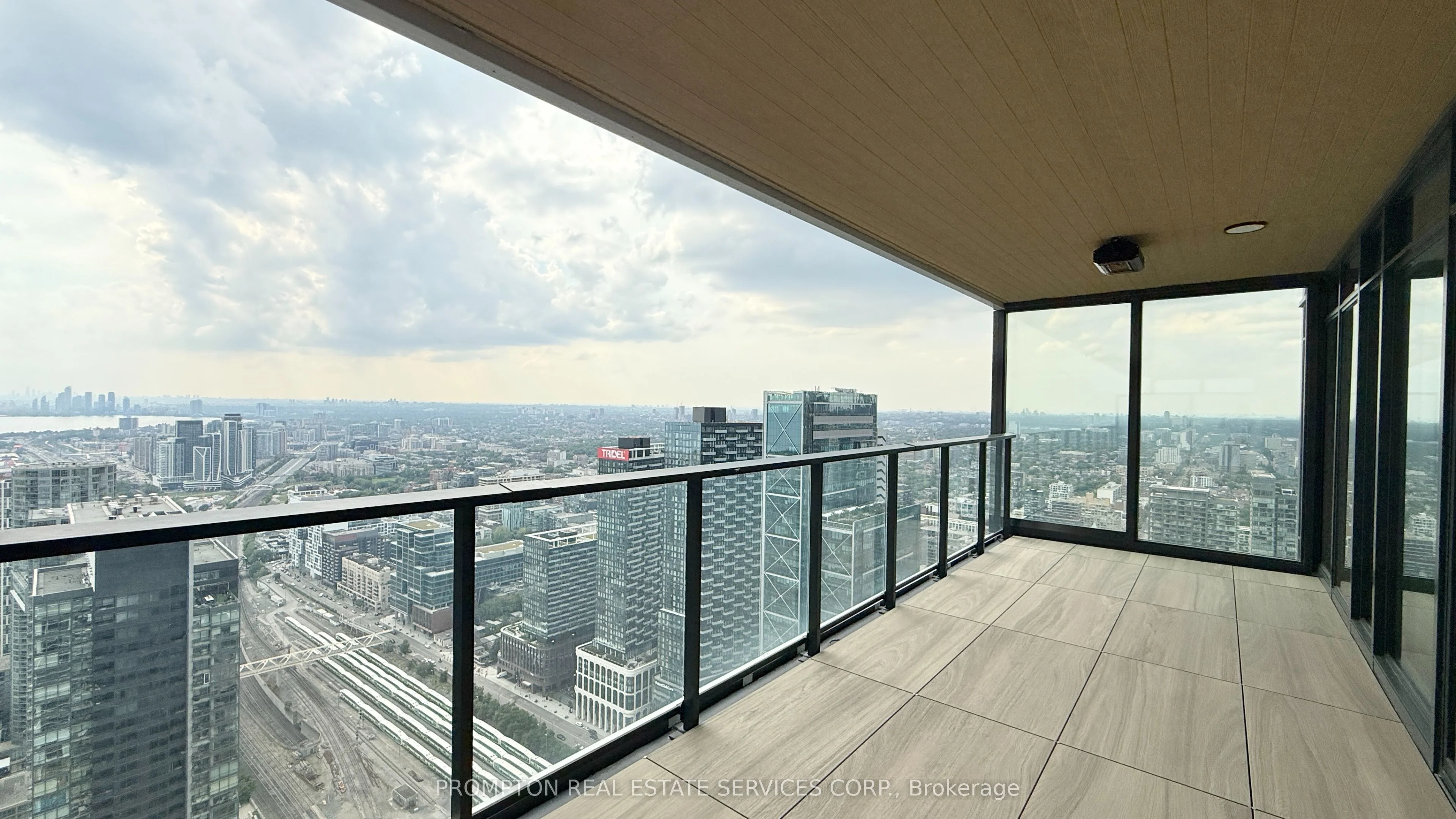 1 Concord Cityplace Way 6308, Toronto C01, ON M5V 0X3