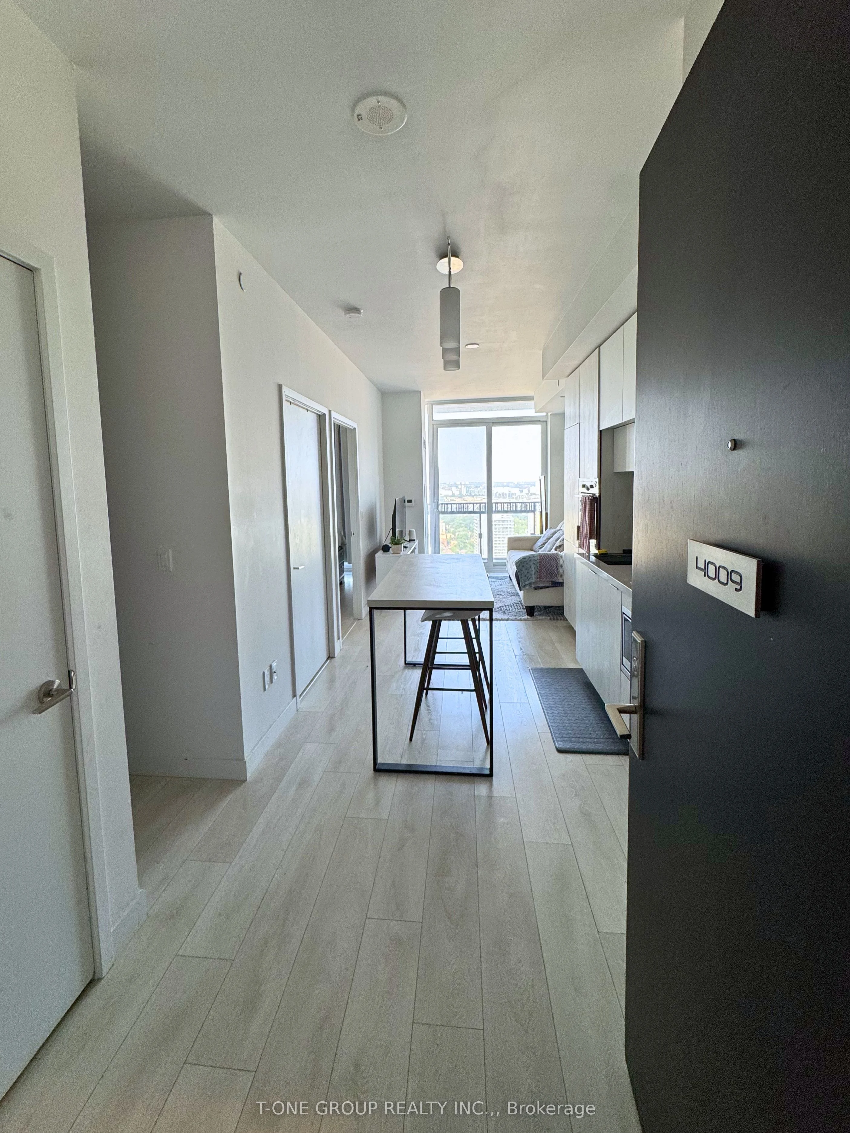 8 Eglinton Avenue E 4009, Toronto C10, ON M4P 1A6
