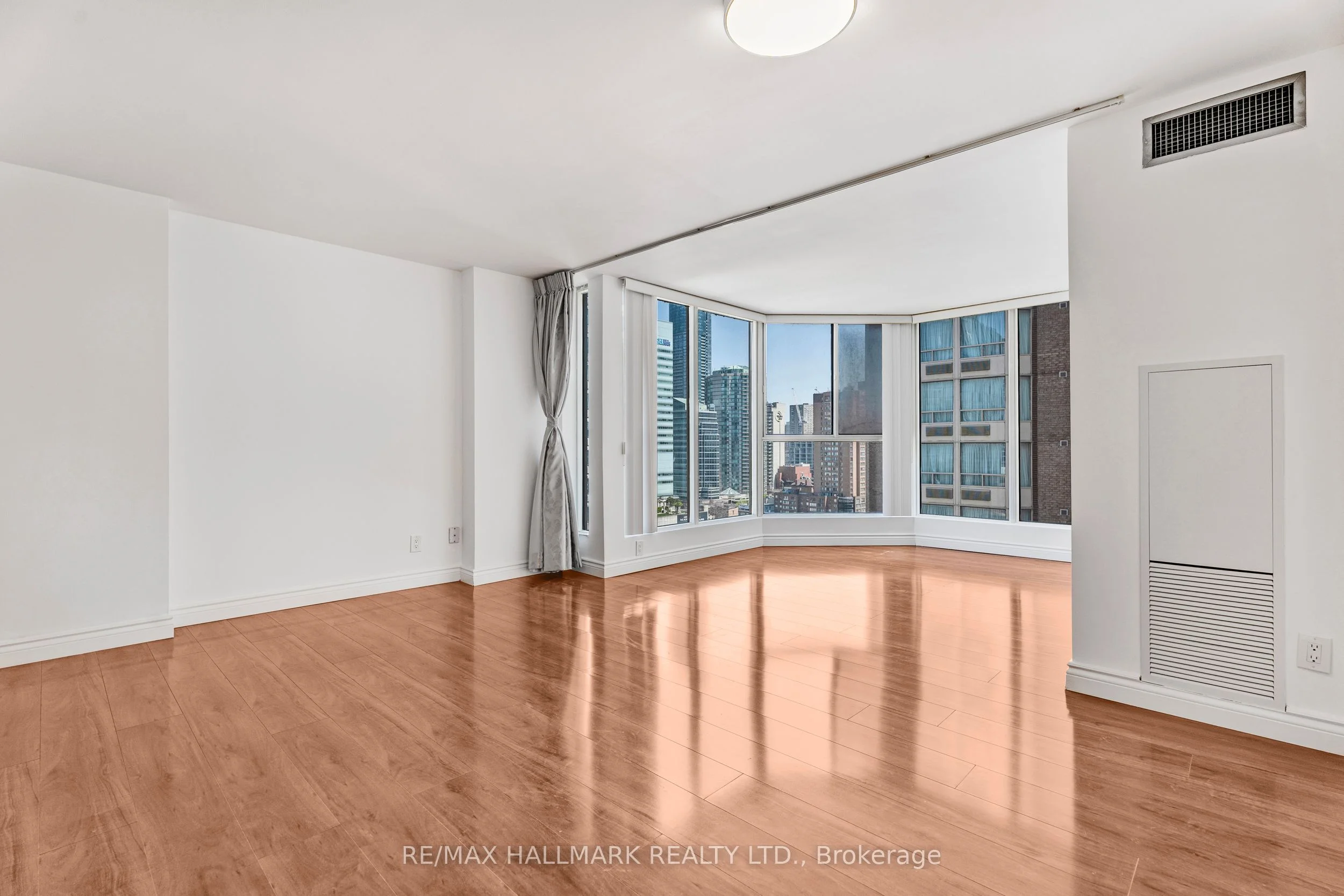 55 Centre Avenue 1607, Toronto C01, ON M5G 2H5