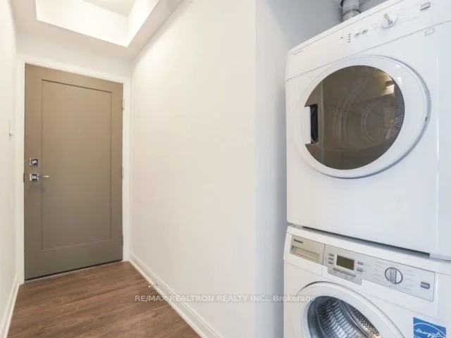 42 Charles Street E 2407, Toronto C08, ON M4Y 0B7