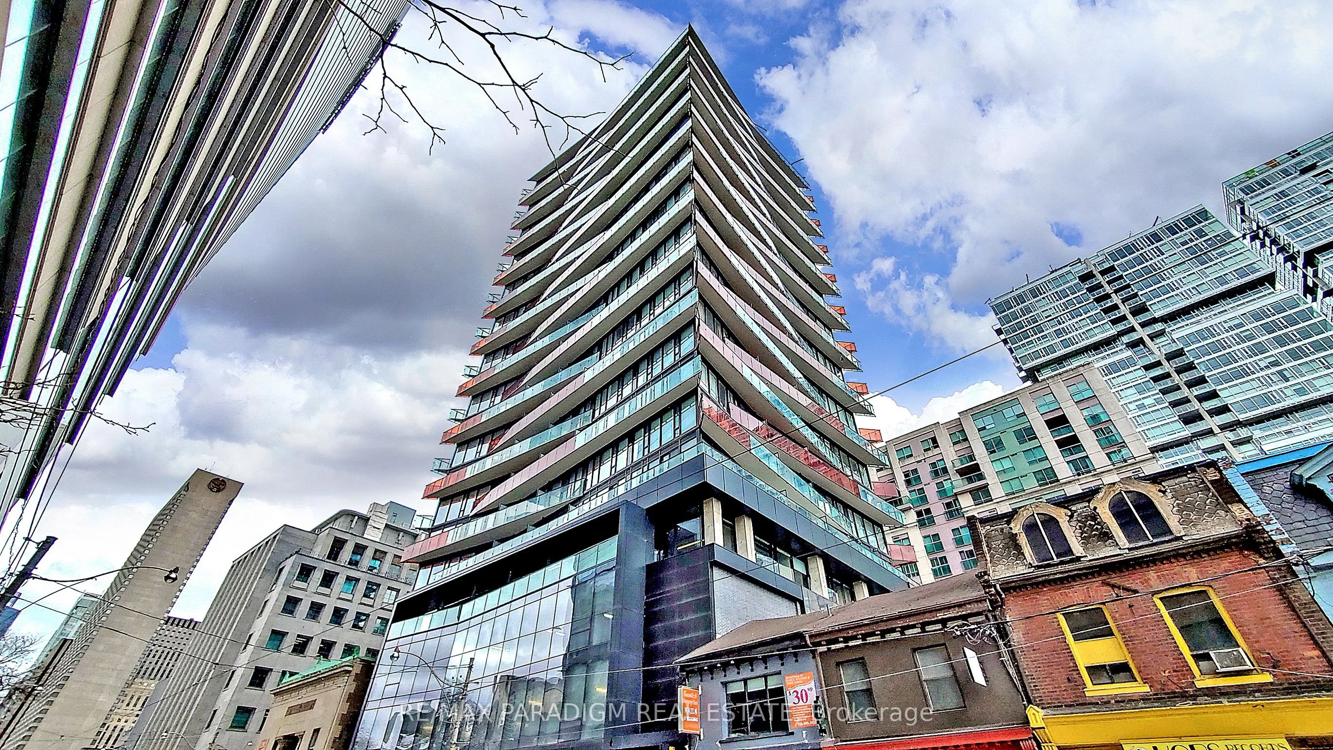 215 Queen Street W 2005, Toronto C01, ON M5V 0P5