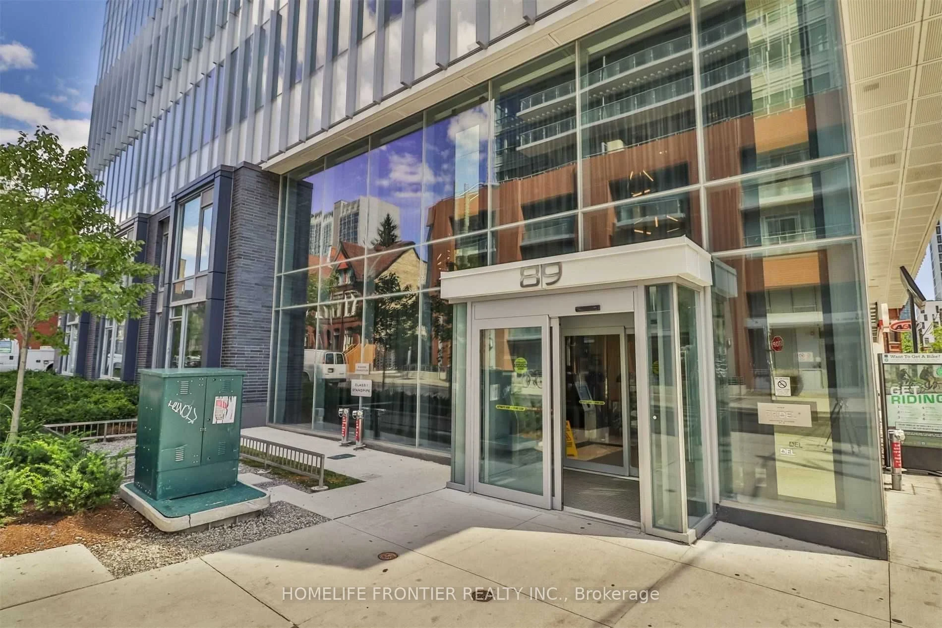 89 Mcgill Street 1705, Toronto C08, On M5b 0b1