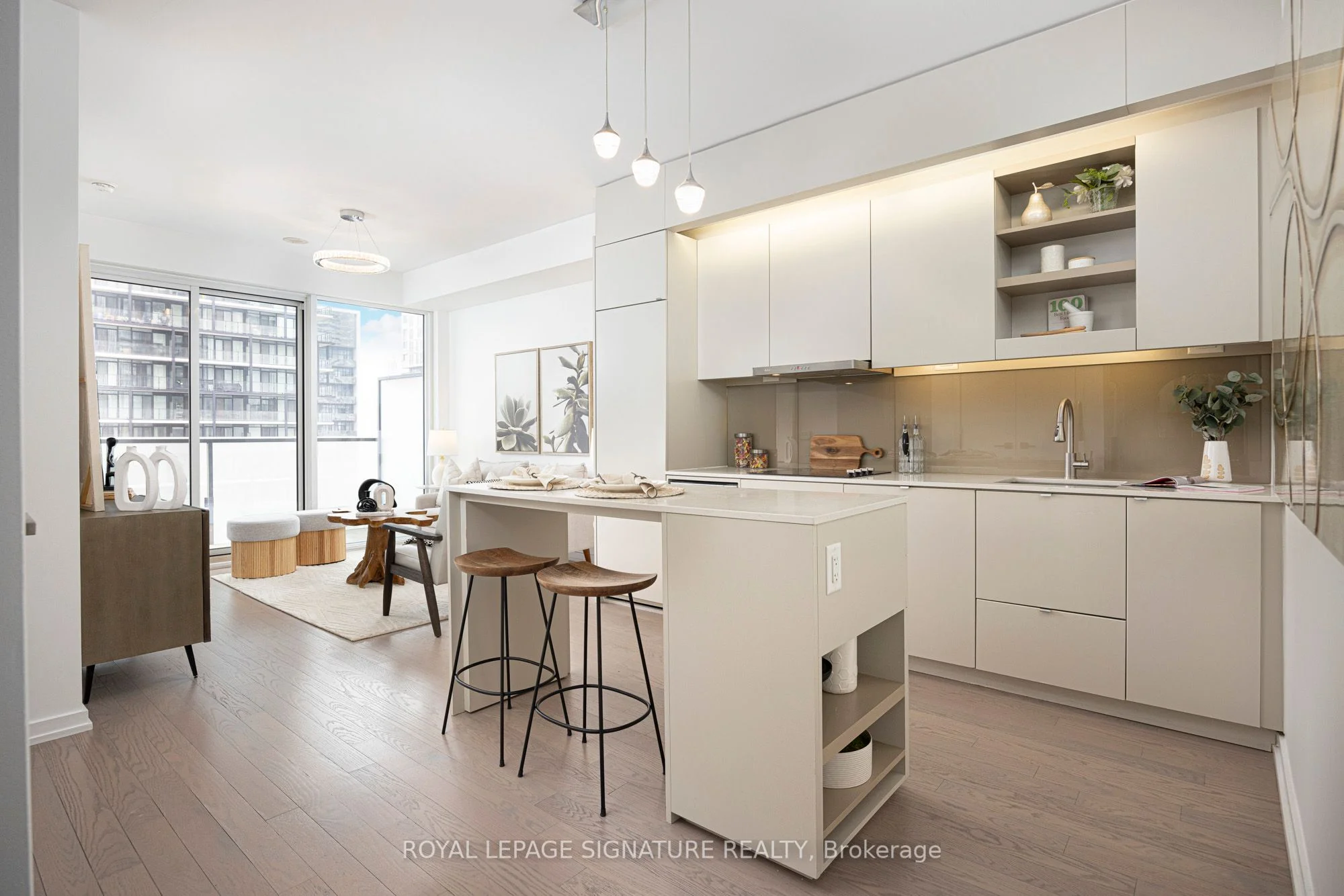 101 Peter Street 2312, Toronto C01, ON M5V 0G6