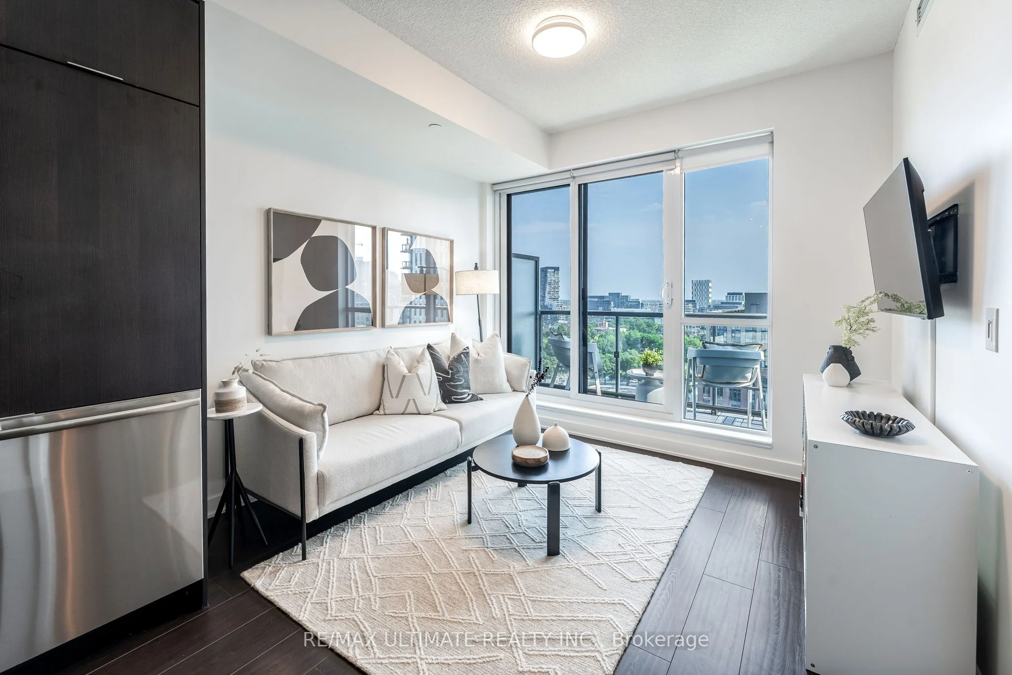 170 sumach Street 1404, Toronto C08, ON M5A 0C3