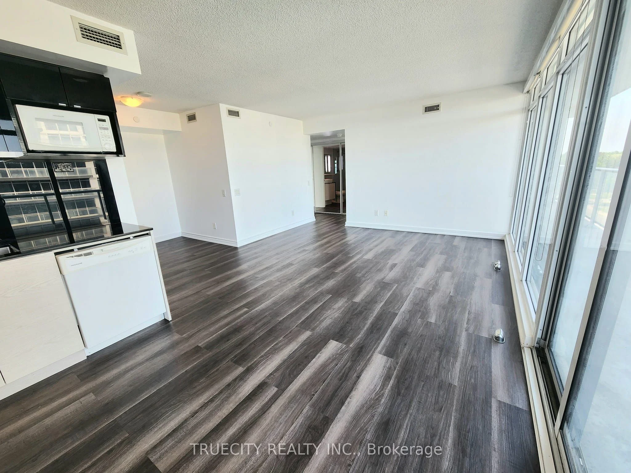 72 Esther Shiner Boulevard 617, Toronto C15, On M2k 0c4