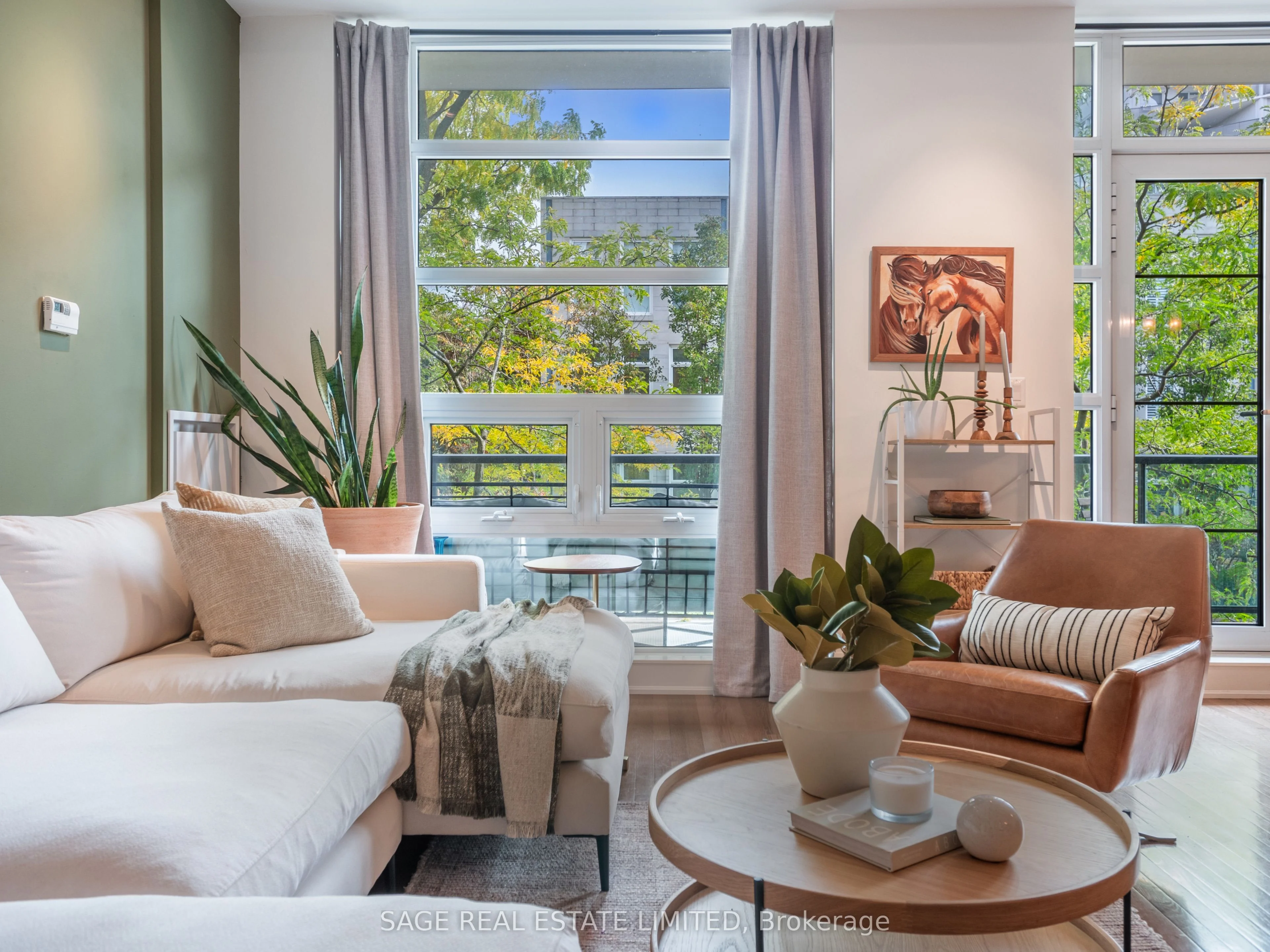 391 Brunswick Avenue 201, Toronto C02, ON M5R 2Z2