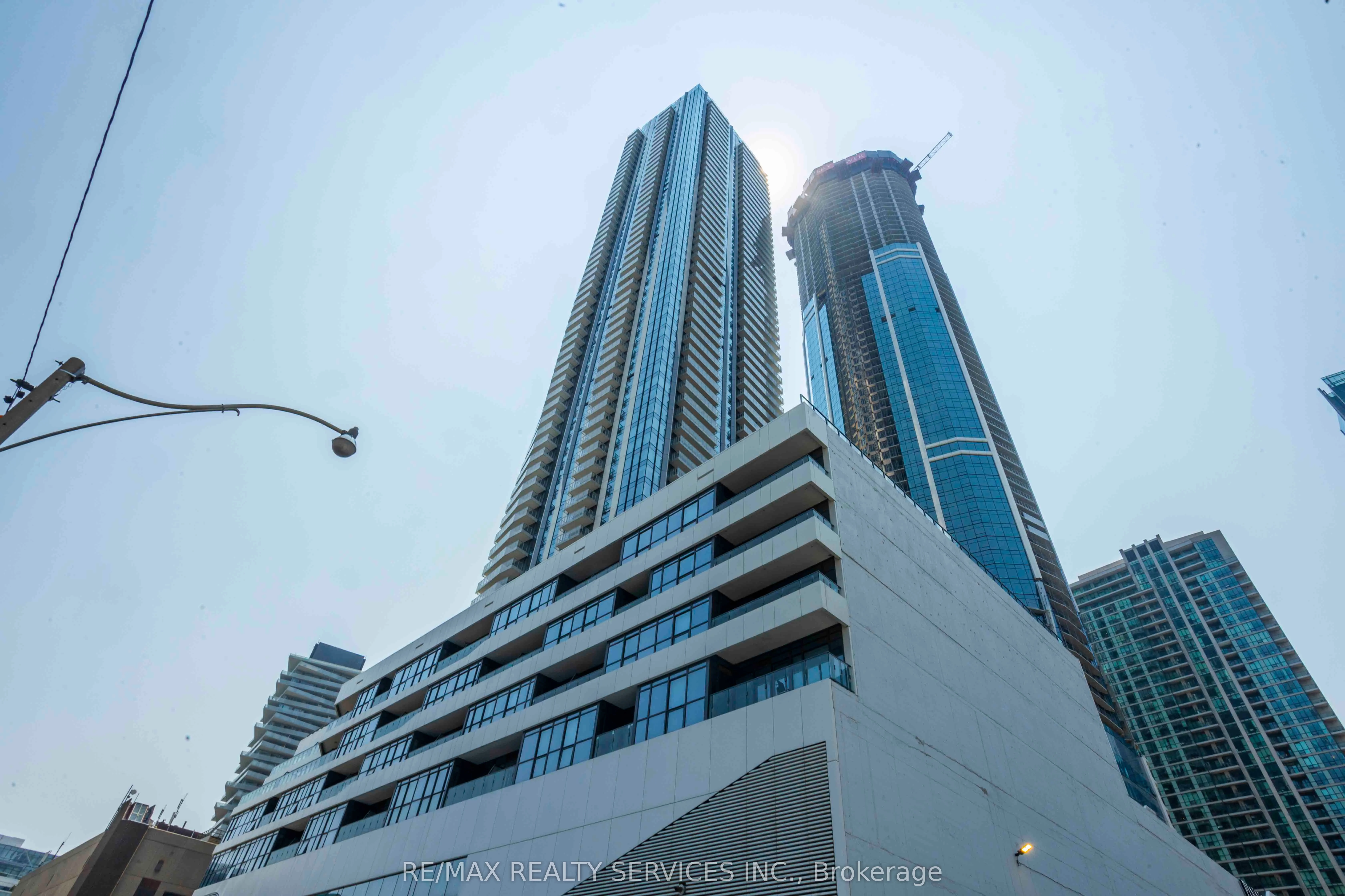 28 Freeland Street 1806, Toronto C08, ON M5E 0E3