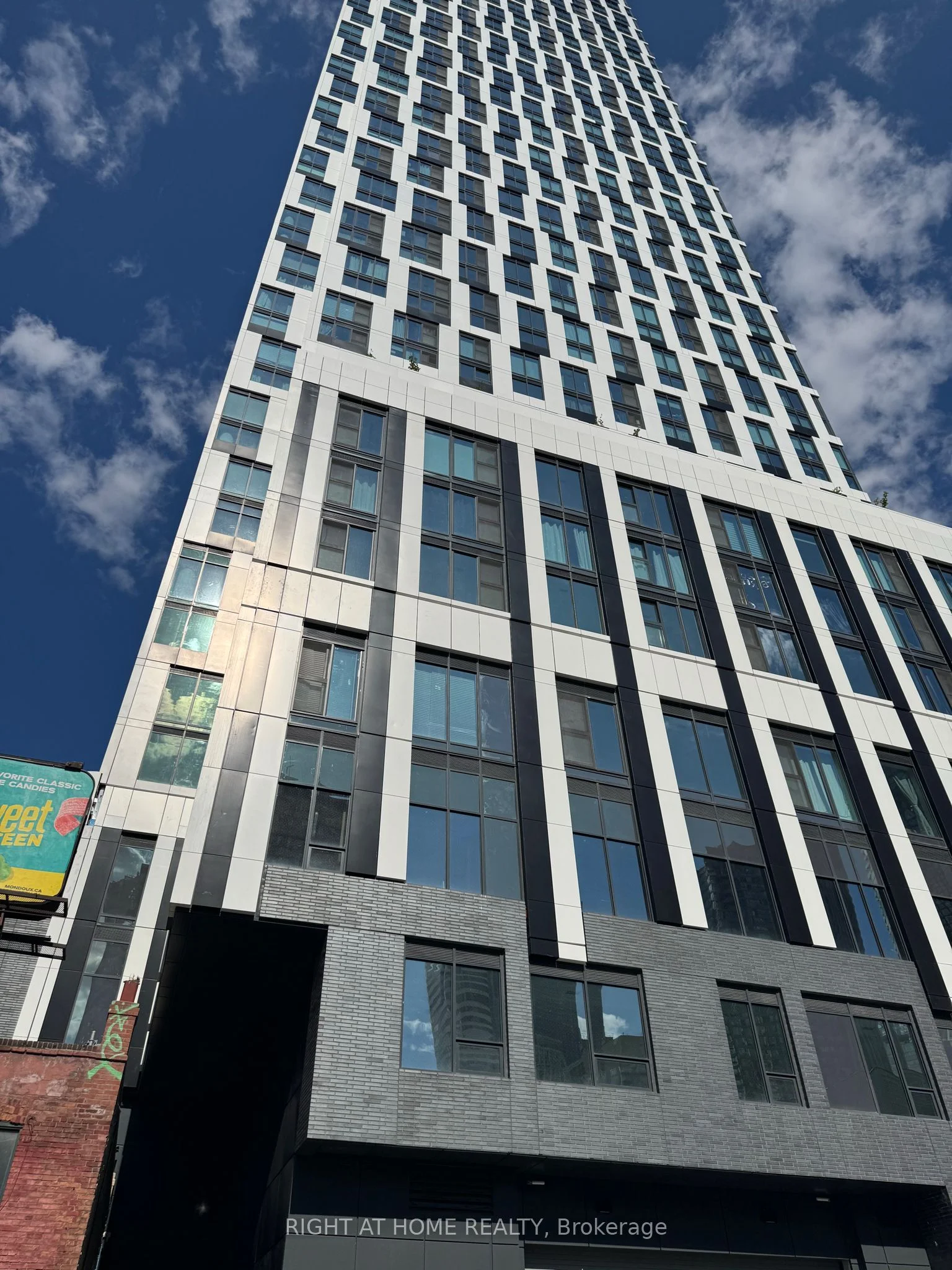 252 Church Street 4802, Toronto C08, ON M5B 0E6
