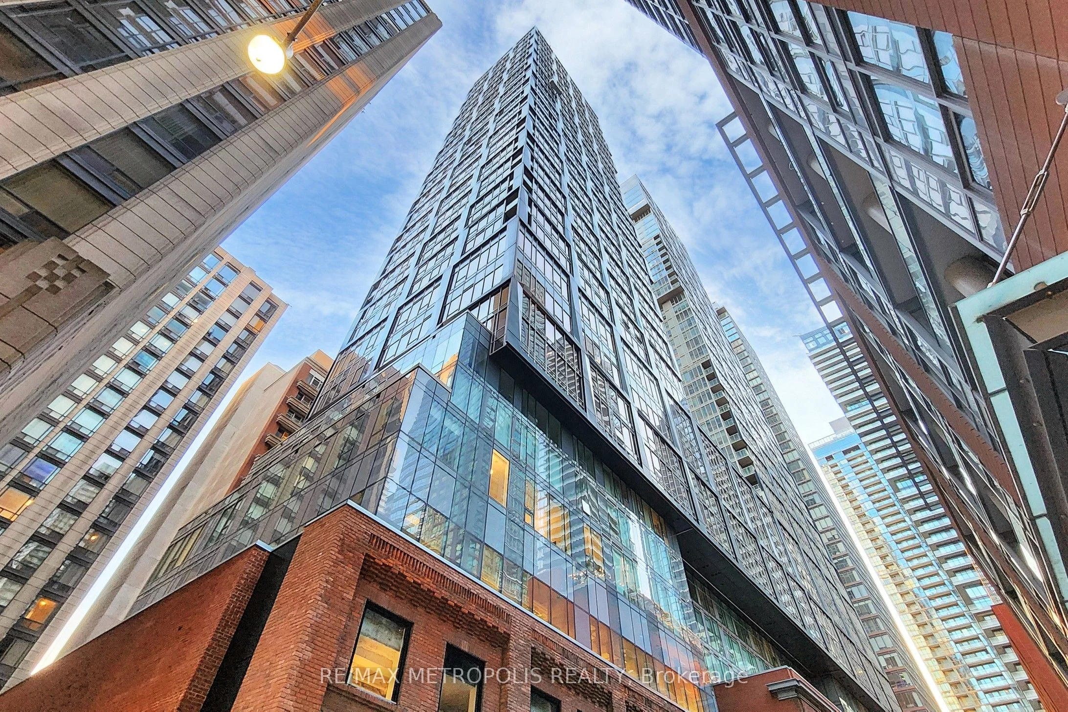 15 Mercer Street 1803, Toronto C01, ON M5V 1H2