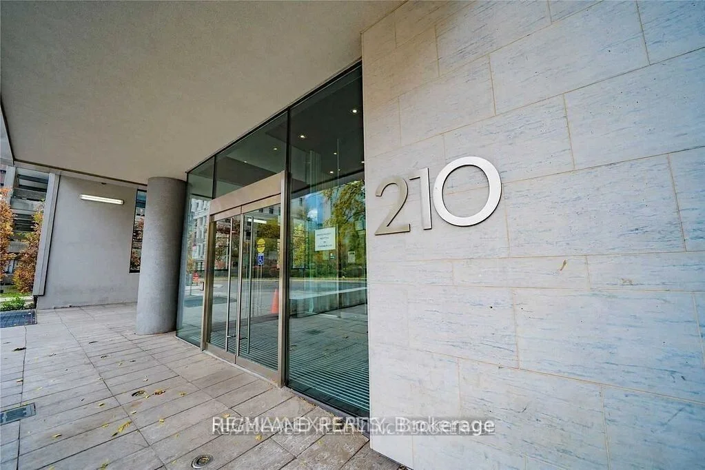 210 Simcoe Street 1901, Toronto C01, ON M5T 0A9