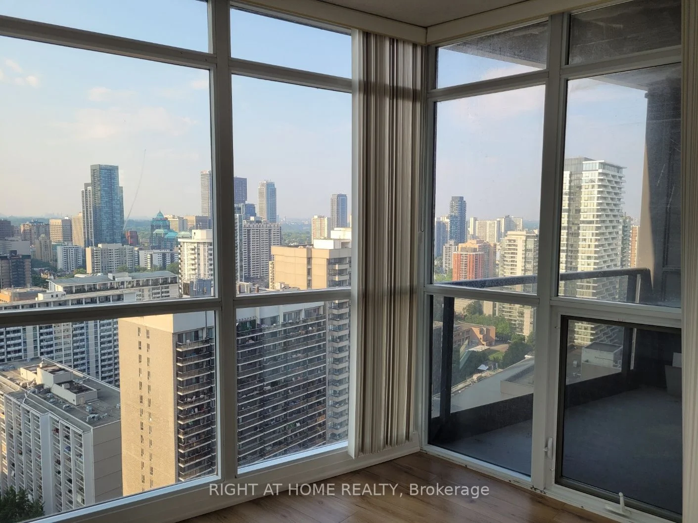 21 Carlton Street 3402, Toronto C08, ON M5B 1L3