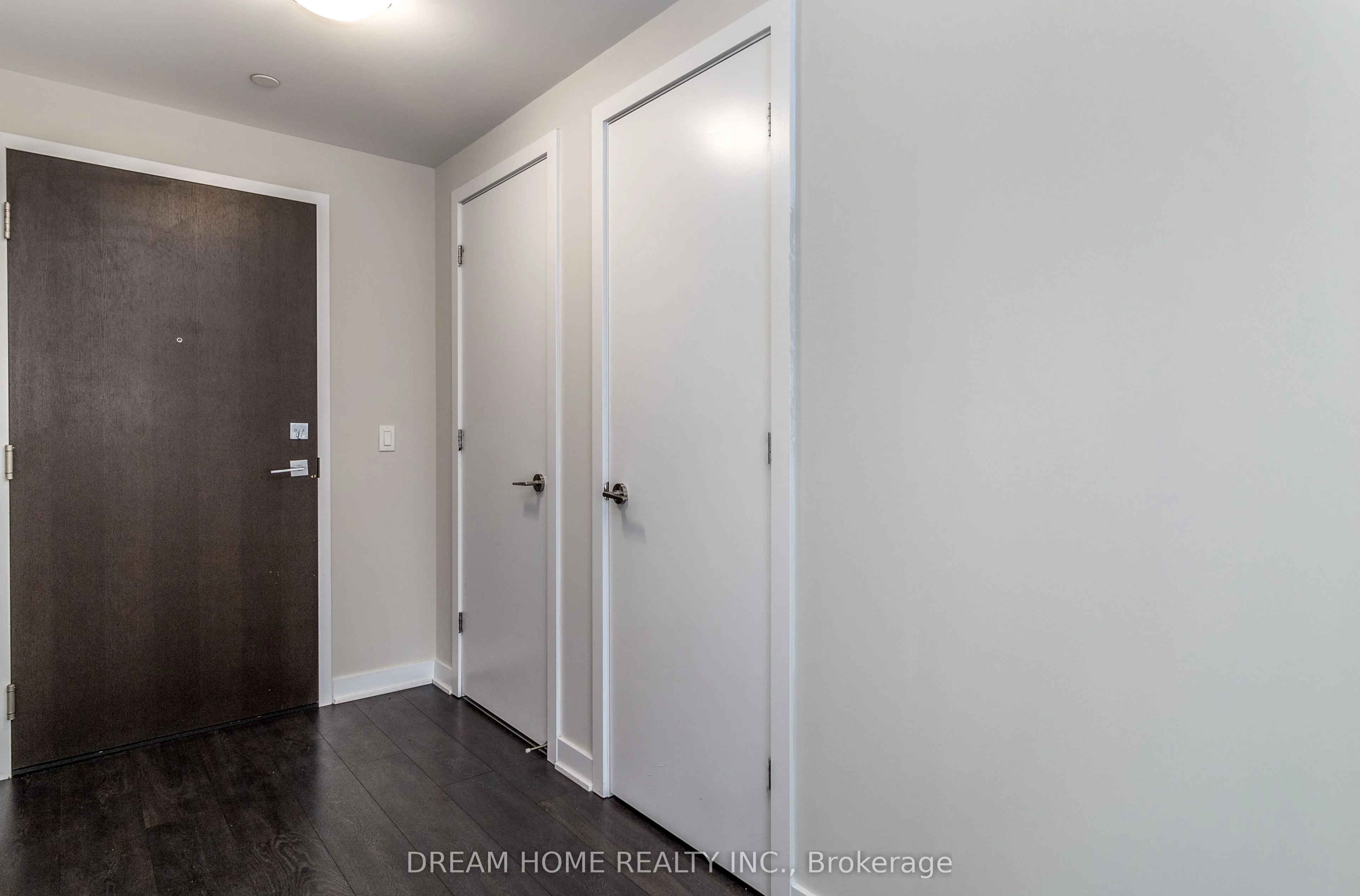 2221 Yonge Street 3305, Toronto C10, ON M4S 0B8