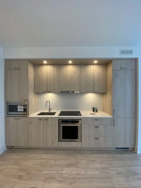 10 Inn On The Park Drive 1806, Toronto C13, ON M3C 0P9