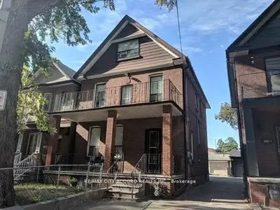 Fourplex in Toronto