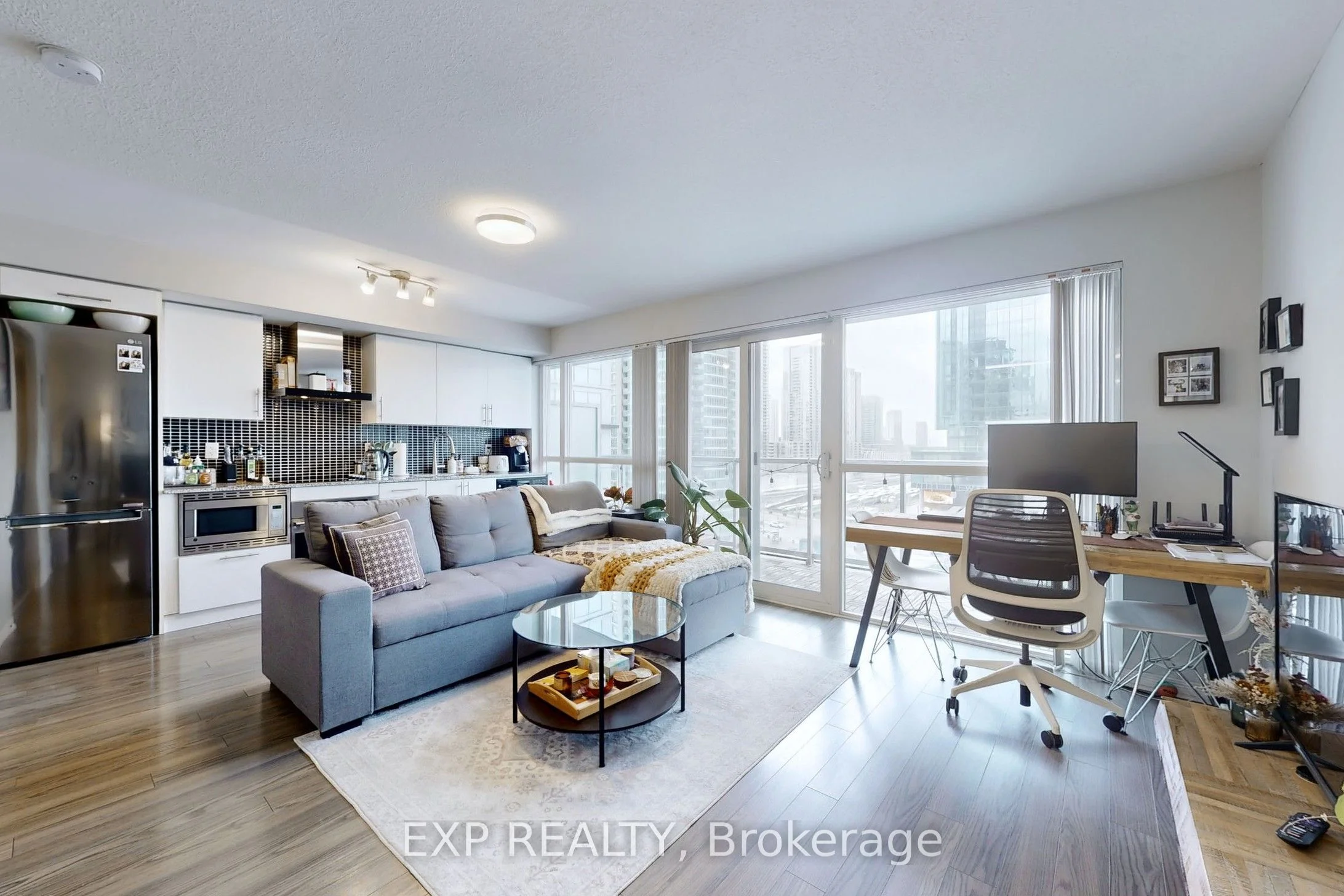 352 Front Street W Street 817, Toronto C01, ON M5V 0K3