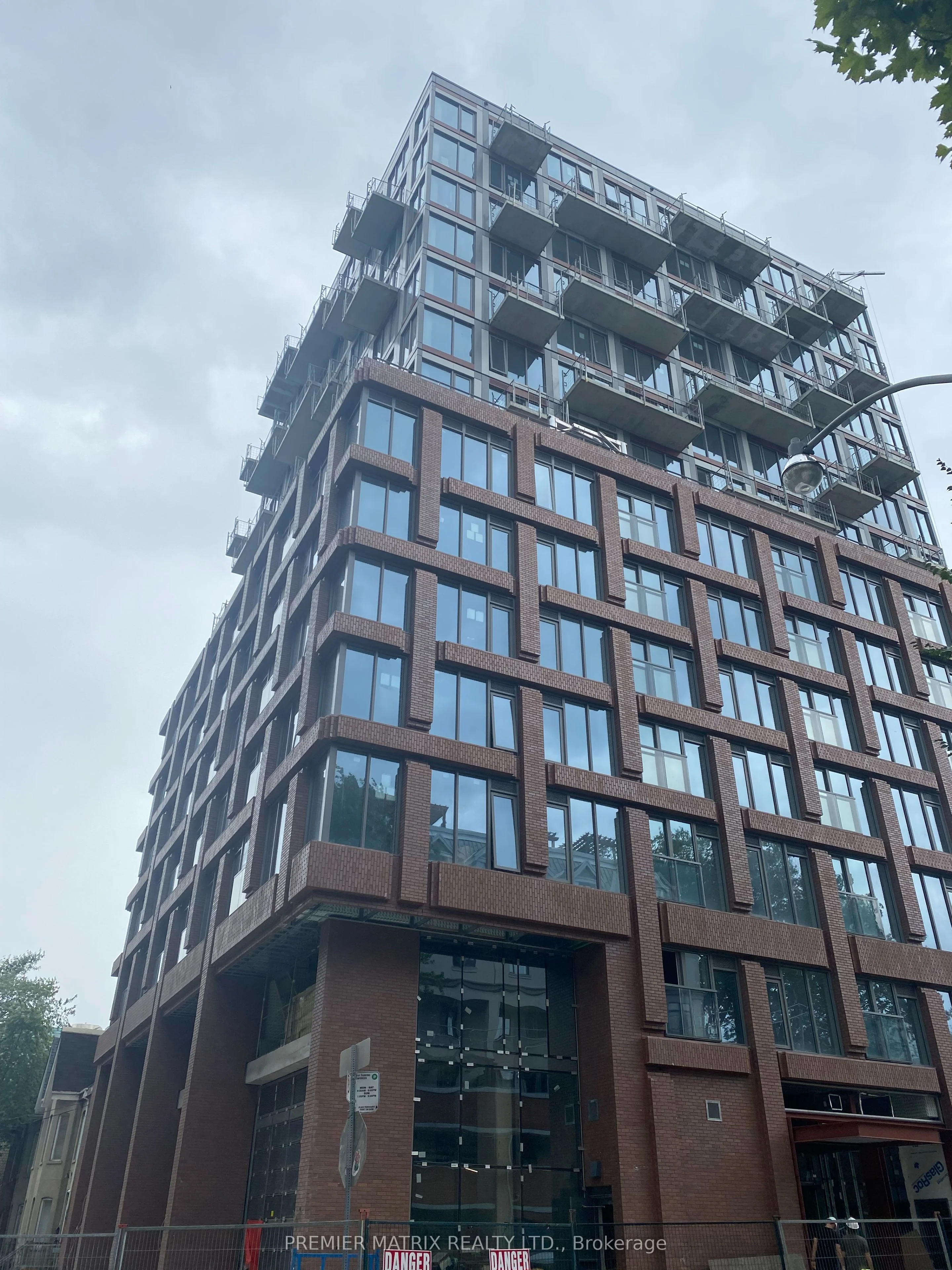 2 Augusta Avenue 205, Toronto C01, On M5t 2l4