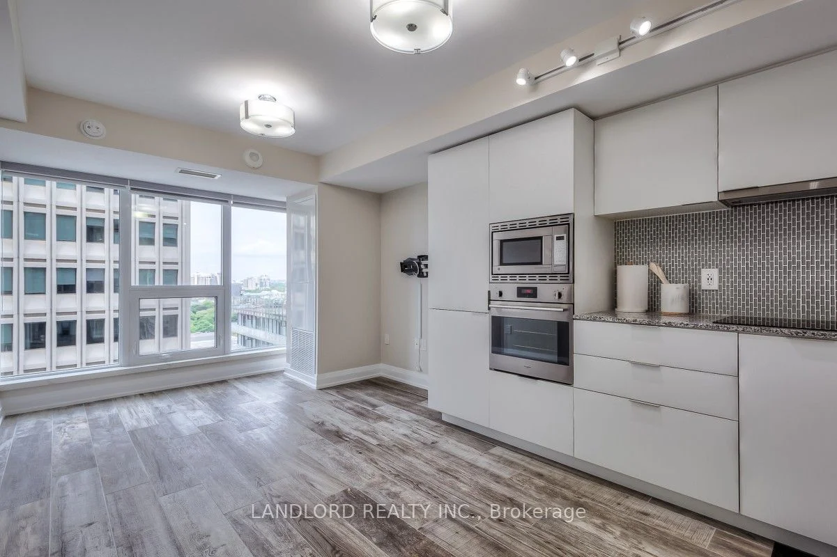 955 Bay Street 1714, Toronto C01, ON M5S 0C6