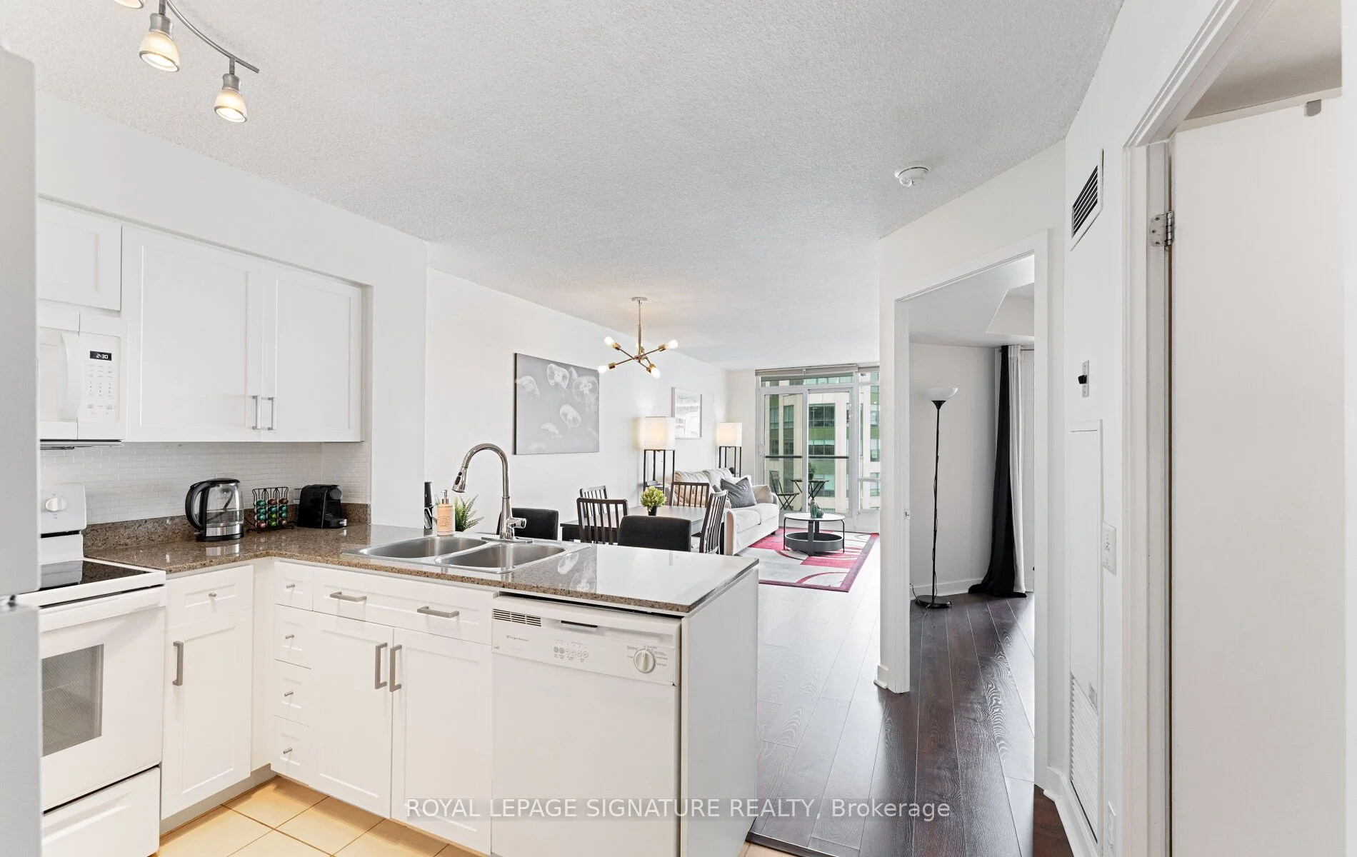 Condo Apartment in Toronto