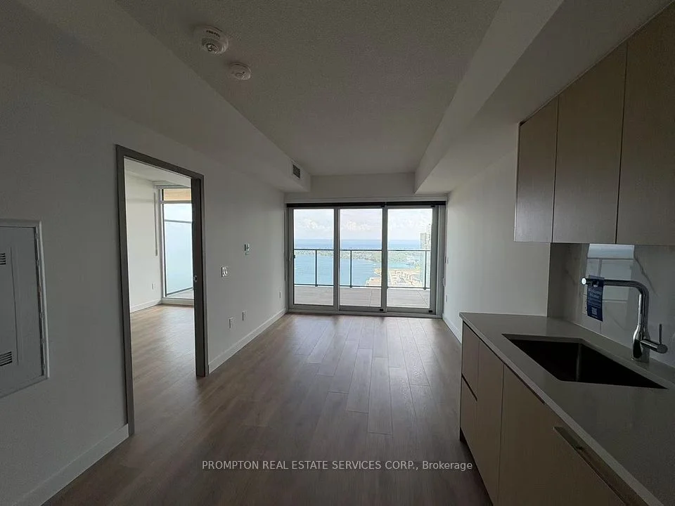 1 Concord Cityplace Way 5108, Toronto C01, ON M5V 0X3