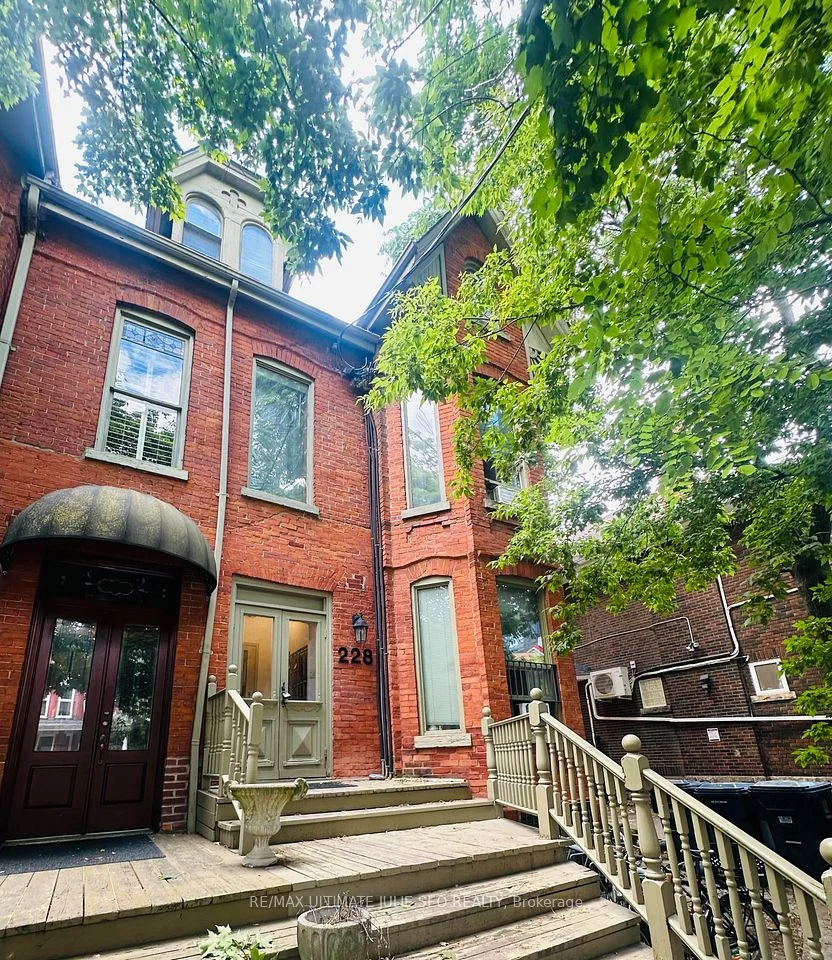 228 Beverley Street, Toronto C01, ON M5T 1Z3