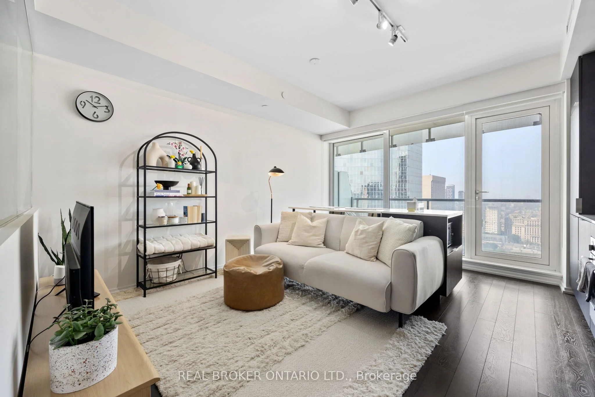 197 Yonge Street 3010, Toronto C08, ON M5B 0C1