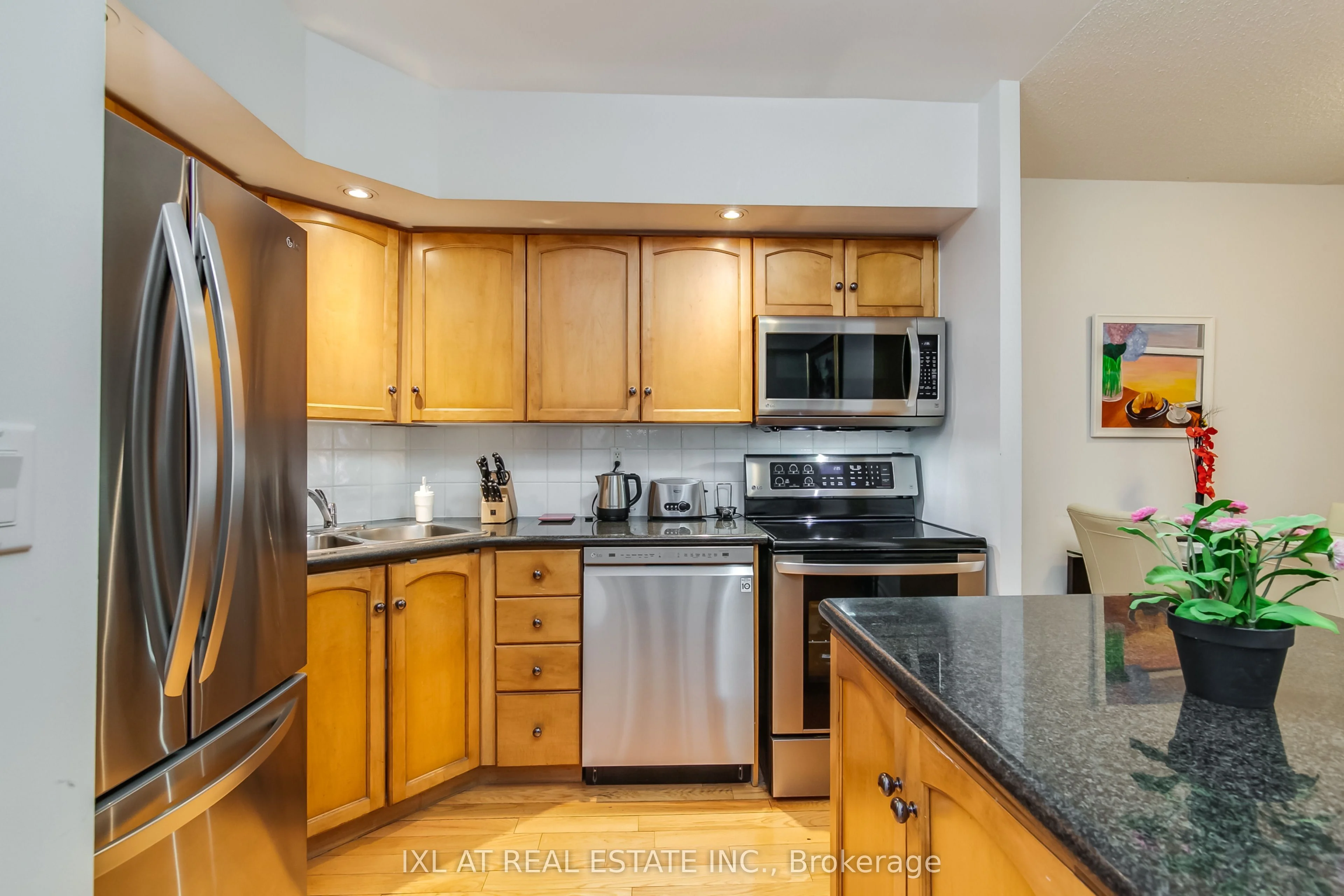 270 Wellington Street W 1102, Toronto C01, ON M5V 3P5