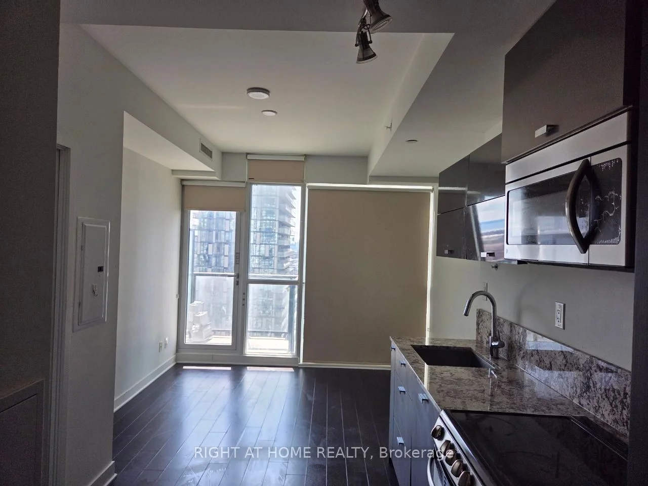 290 Adelaide Street W 3003, Toronto C01, ON M5V 1P6