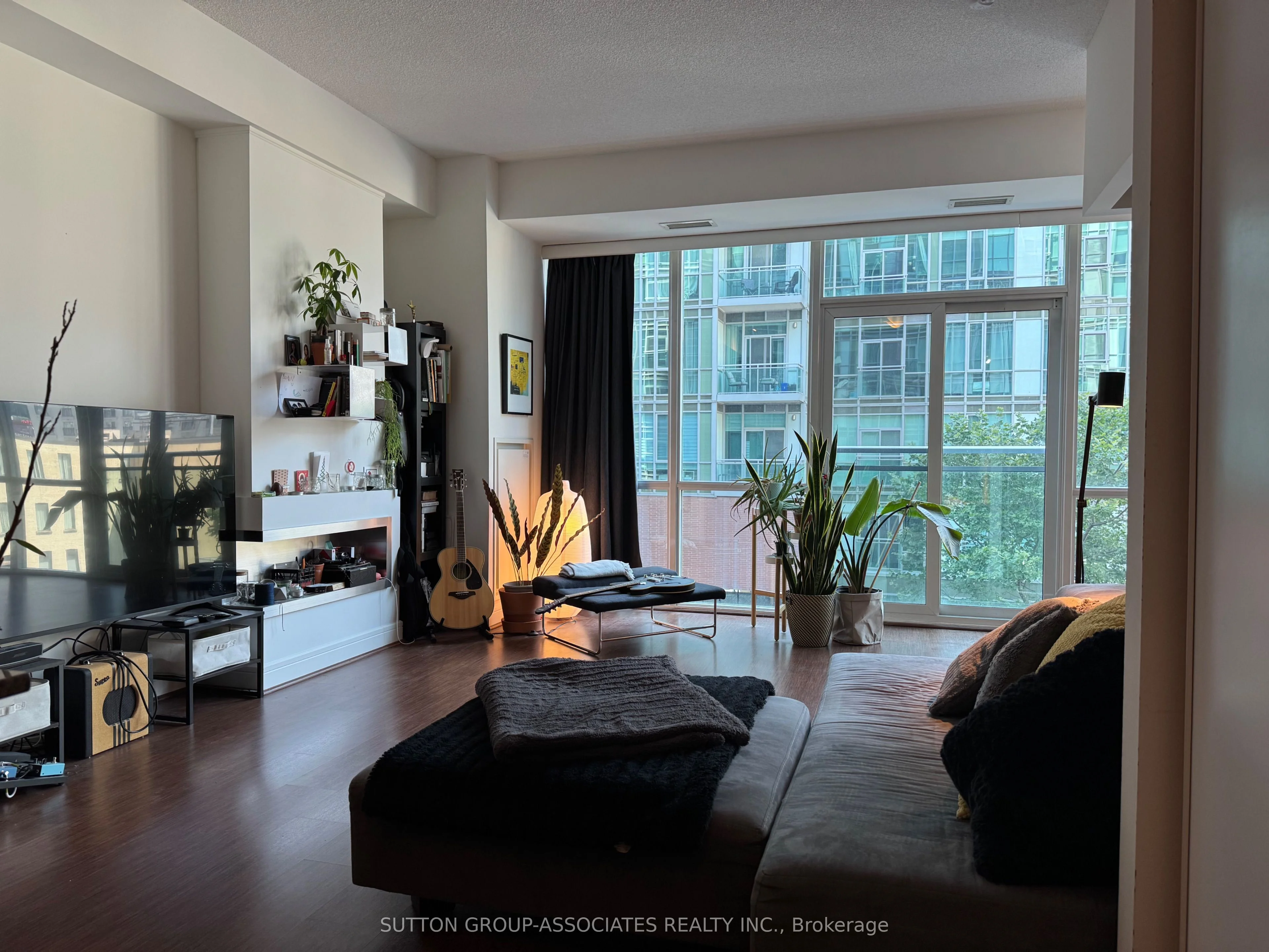 112 George Street S409, Toronto C08, ON M5A 2M5