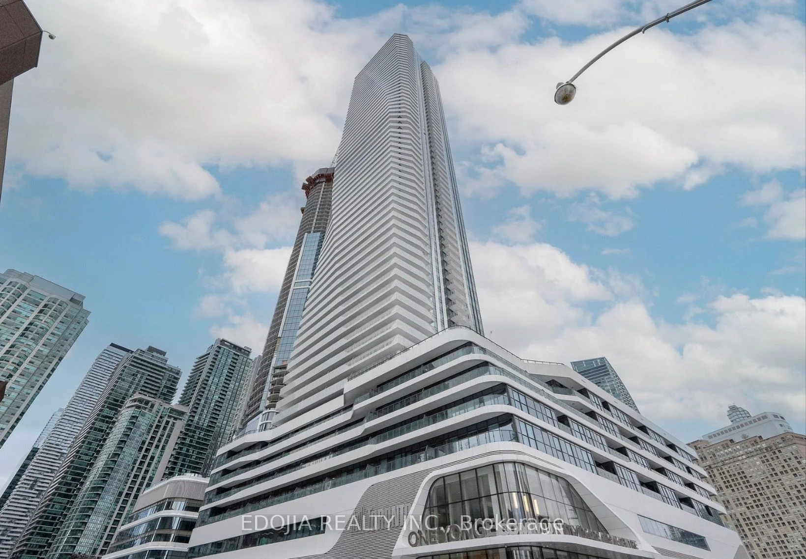 28 Freeland Street 1106, Toronto C08, ON M5E 0E3