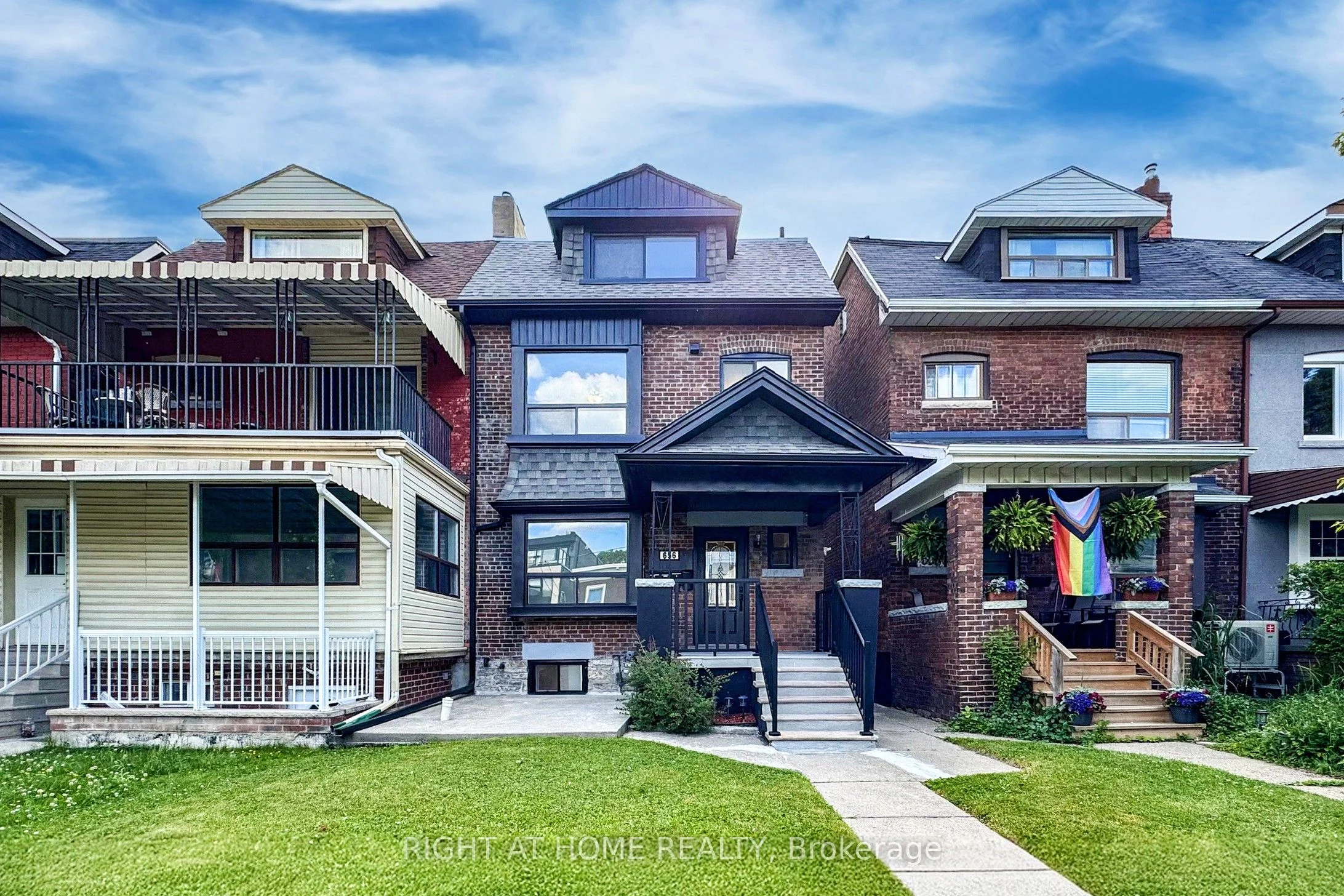 656 Crawford Street 1, Toronto C01, ON M6G 3K2