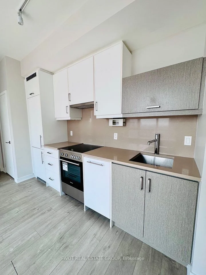 181 Huron Street Uph05, Toronto C01, ON M5T 0C1