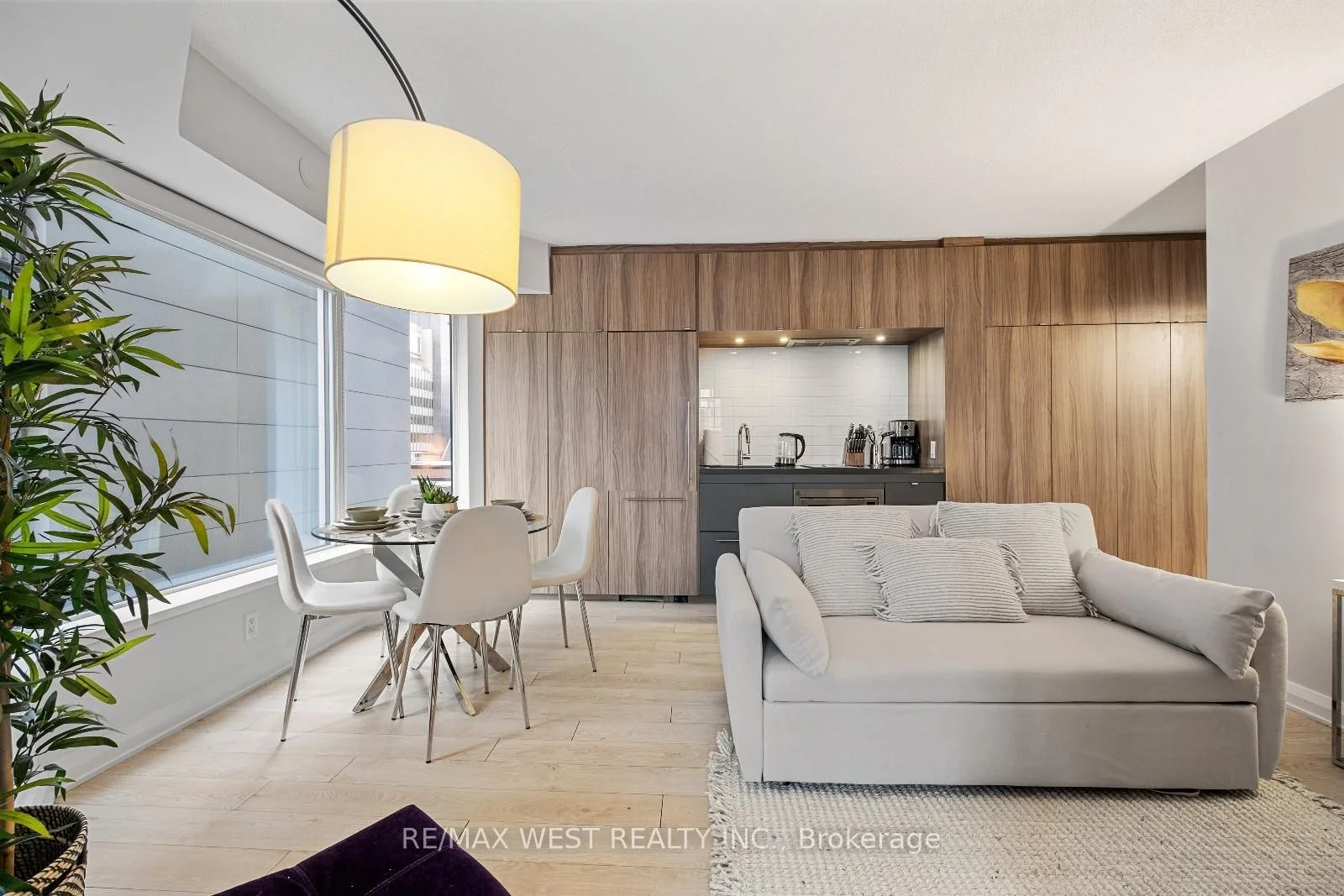 155 Yorkville Avenue 704, Toronto C02, ON M5R 0B4