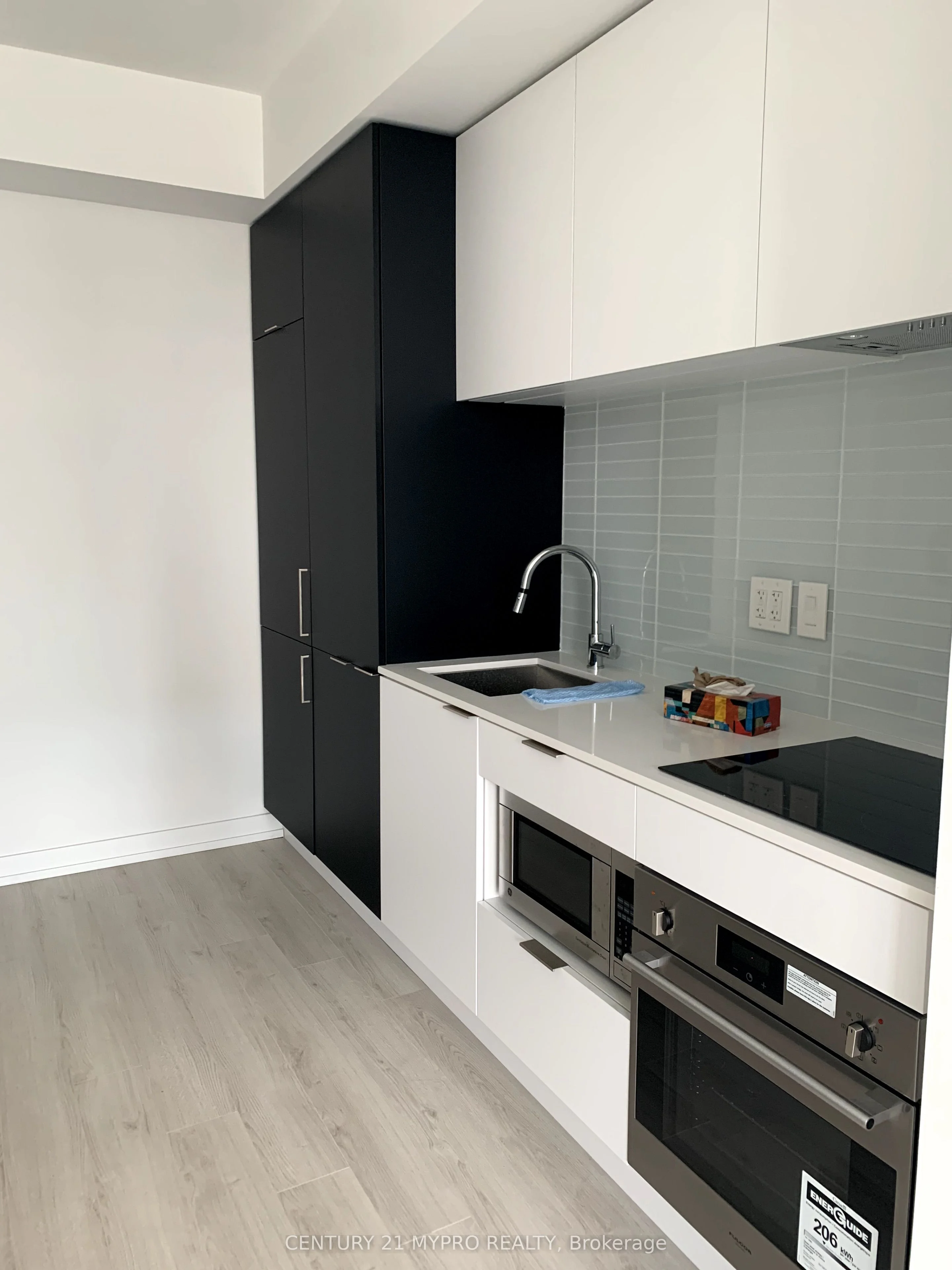 33 Helendale Avenue 2509, Toronto C03, ON M4R 1C5