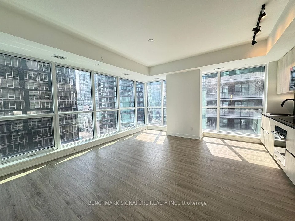 327 King Street 2503, Toronto C01, ON M5V 0W7